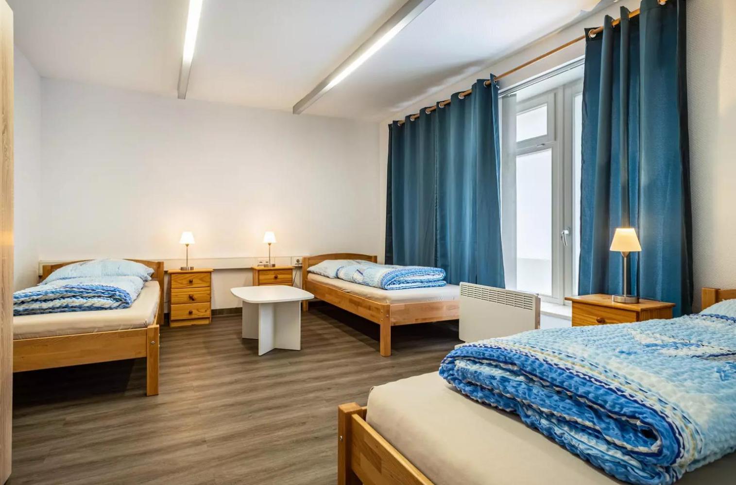 NGUYEN LE 3 Schlafzimmer, 7 Bette,Dusche, 2 WC , Küche ab 2 Übernachtungen