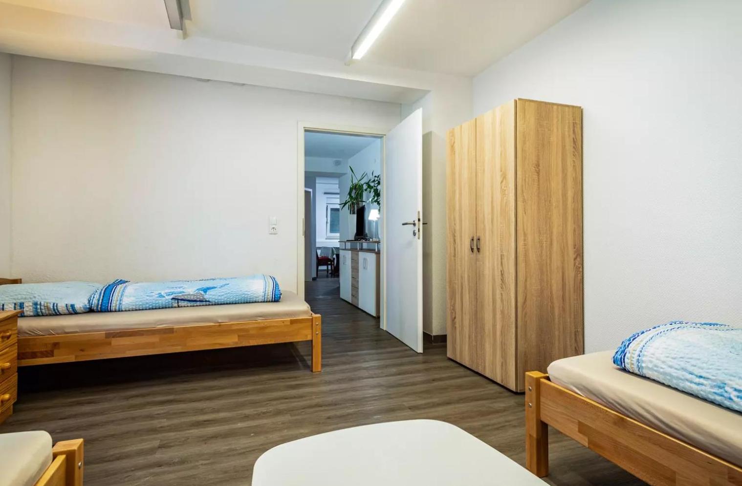 NGUYEN LE 3 Schlafzimmer, 7 Bette,Dusche, 2 WC , Küche ab 2 Übernachtungen