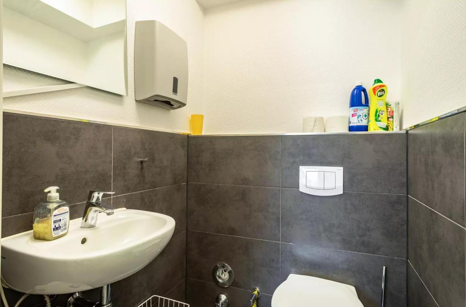 NGUYEN LE 3 Schlafzimmer, 7 Bette,Dusche, 2 WC , Küche ab 2 Übernachtungen