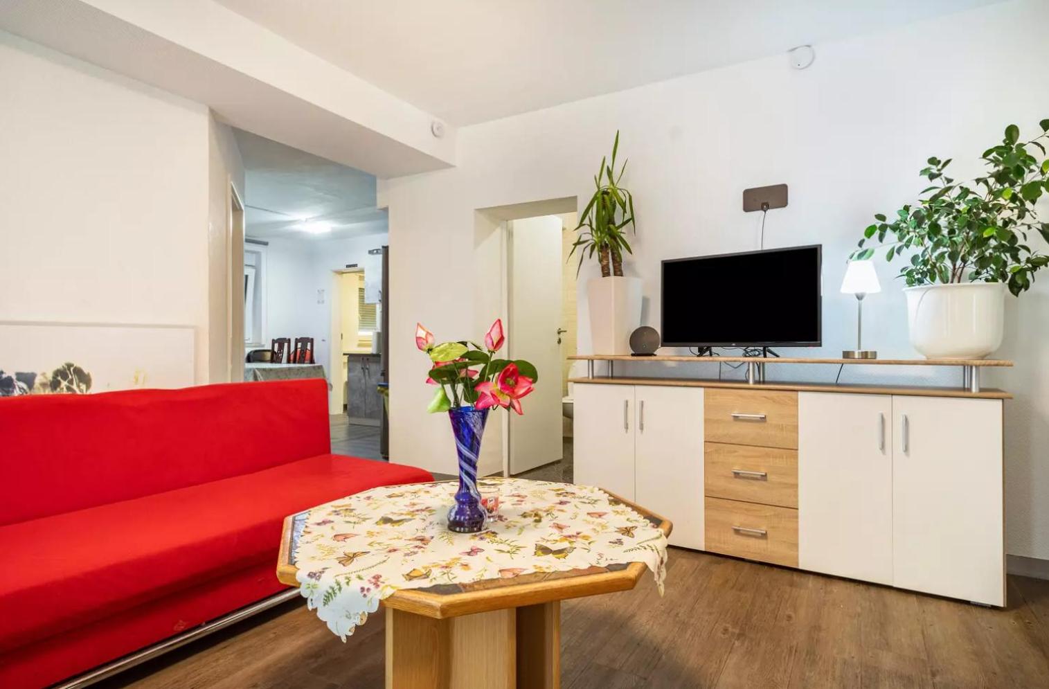 NGUYEN LE 3 Schlafzimmer, 7 Bette,Dusche, 2 WC , Küche ab 2 Übernachtungen