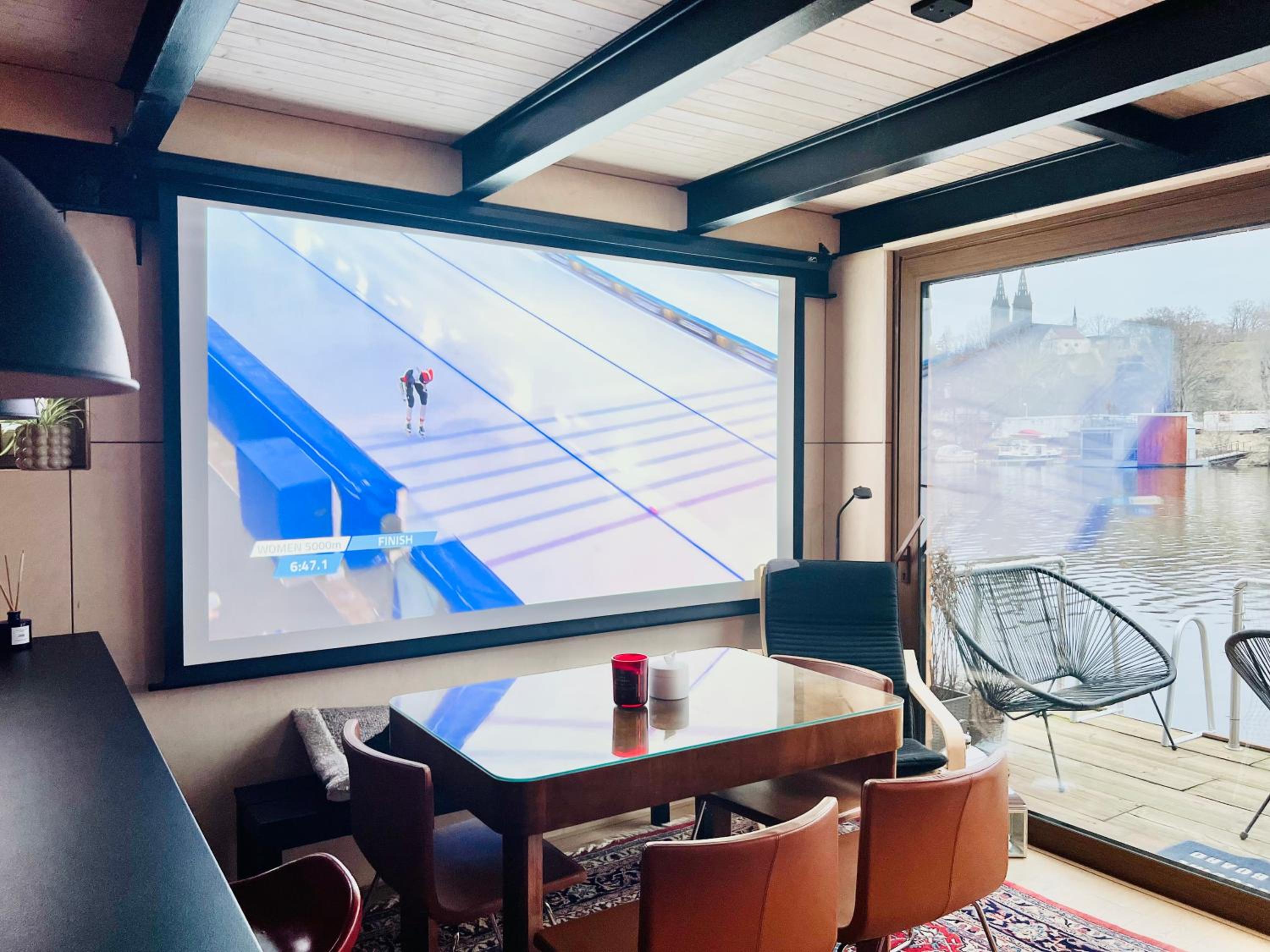 HOUSEBOAT FRED Prague