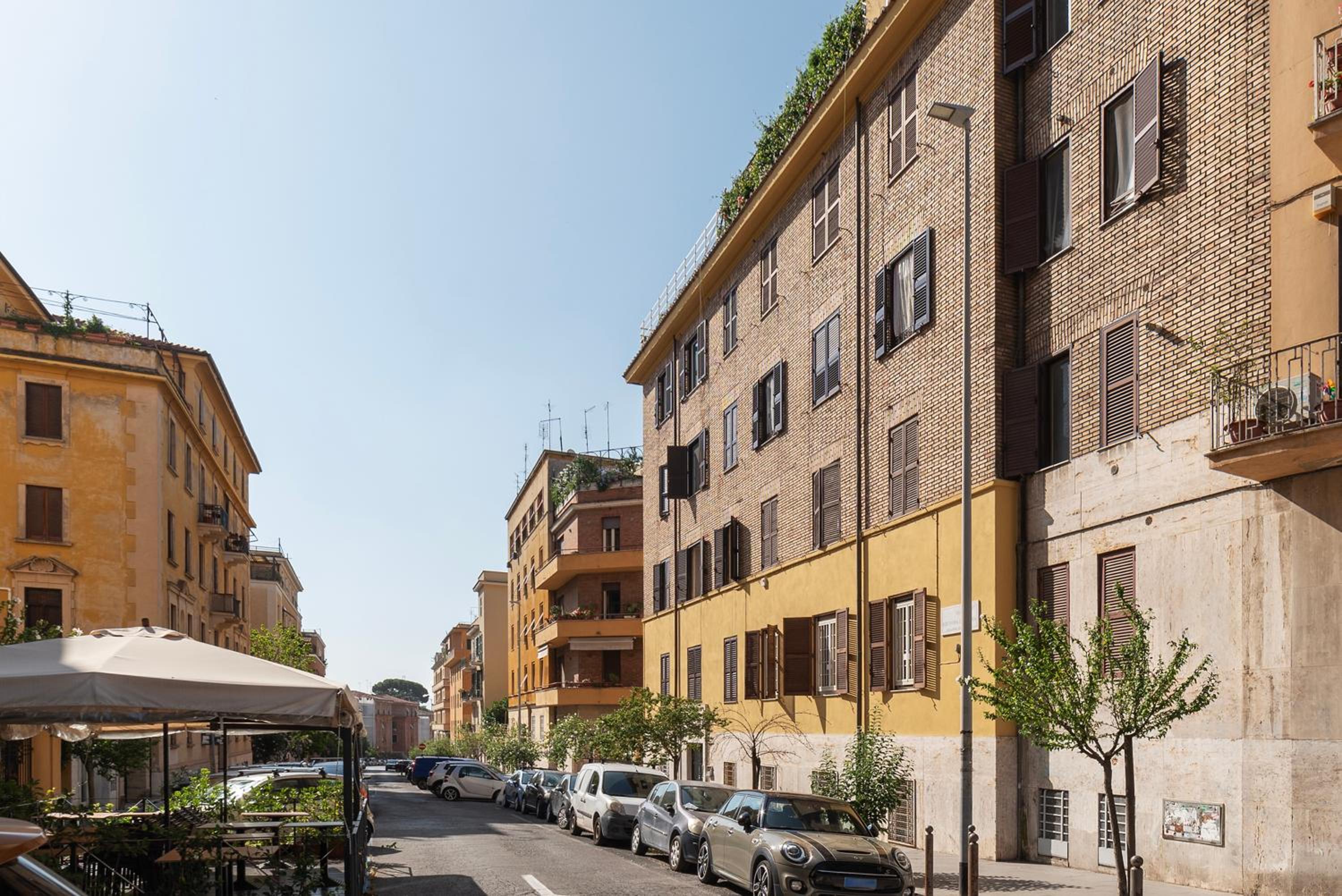 Eleonora Apartments