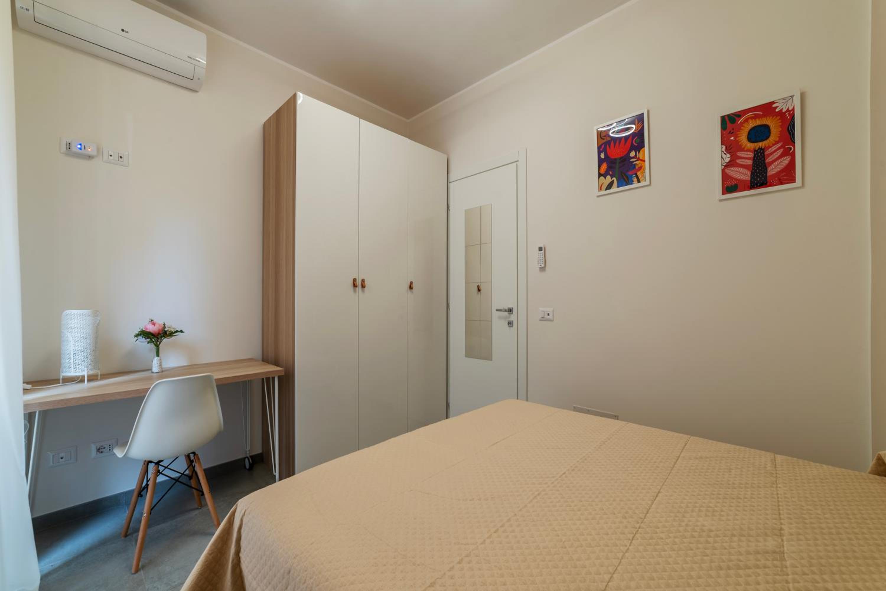 Eleonora Apartments