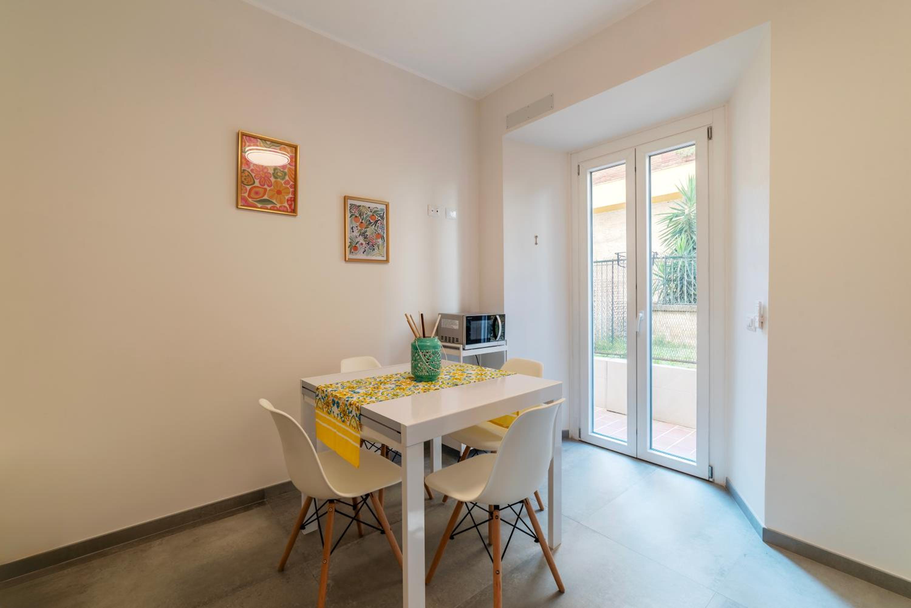 Eleonora Apartments