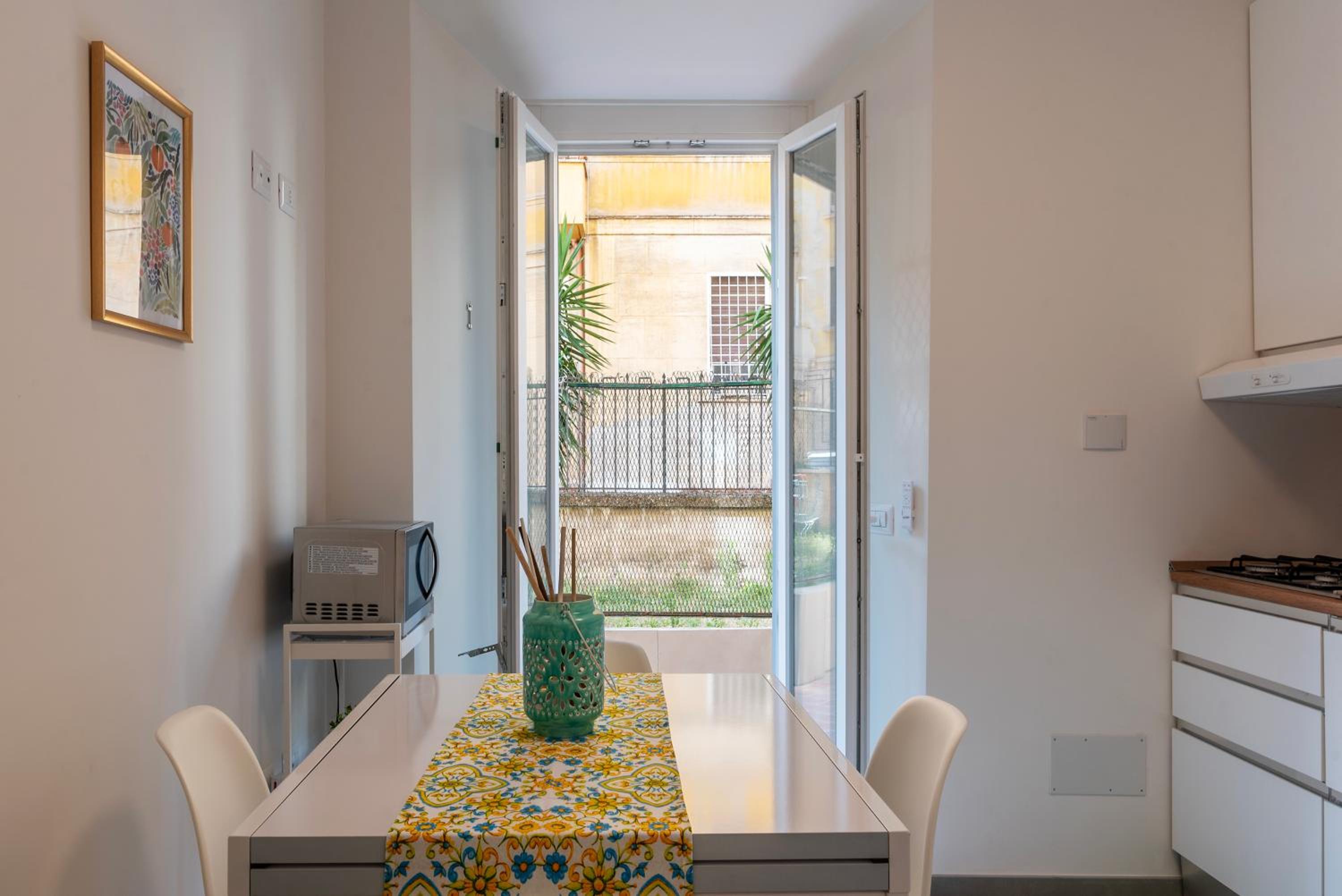 Eleonora Apartments