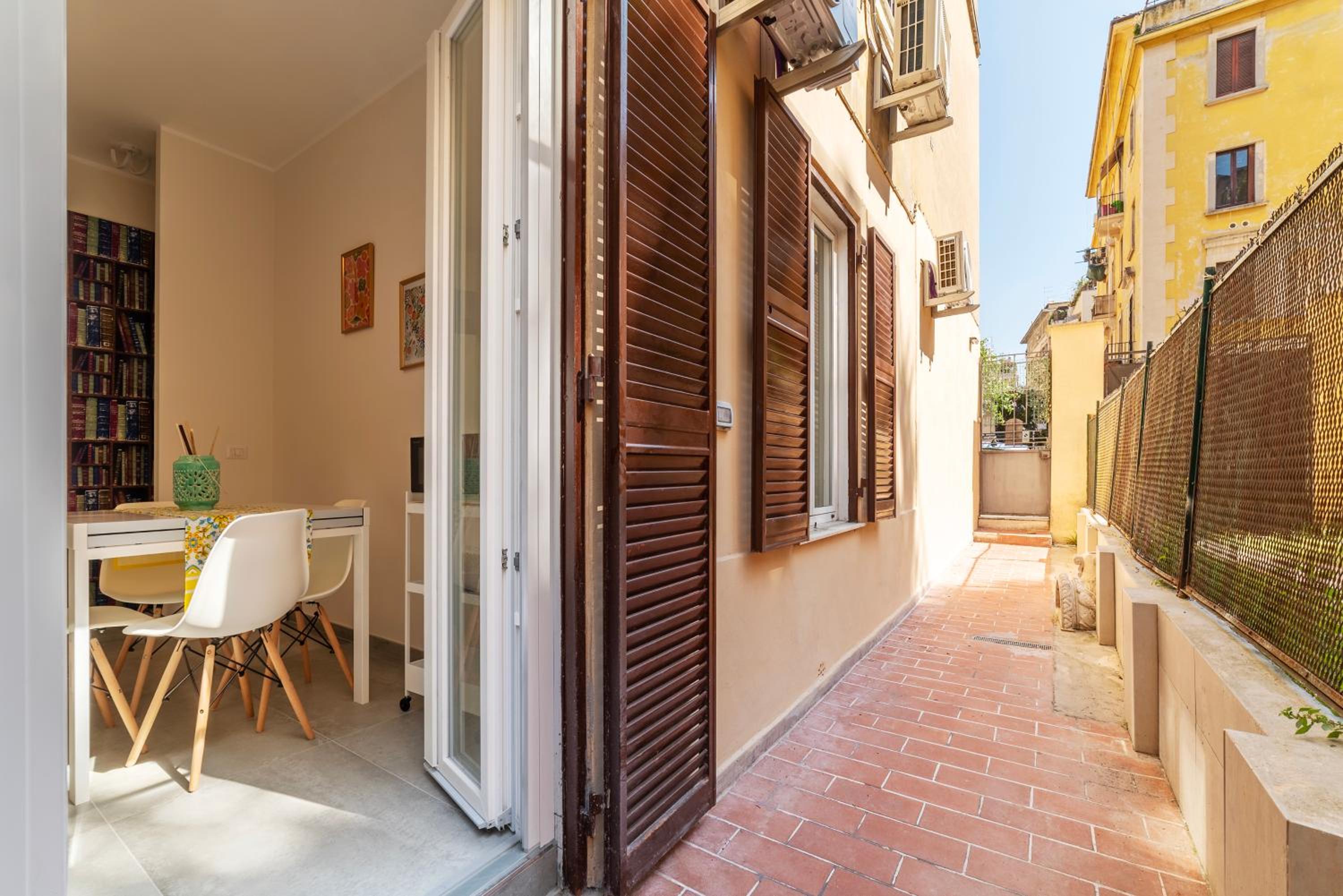 Eleonora Apartments