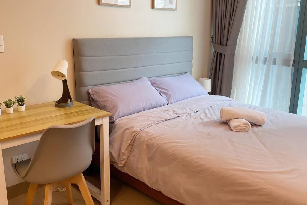 Cozy 1 BR One Uptown Residences BGC — Manila