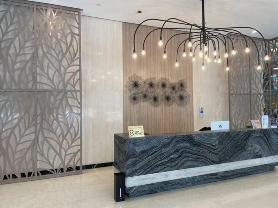 Cozy 1 BR One Uptown Residences BGC photo 2
