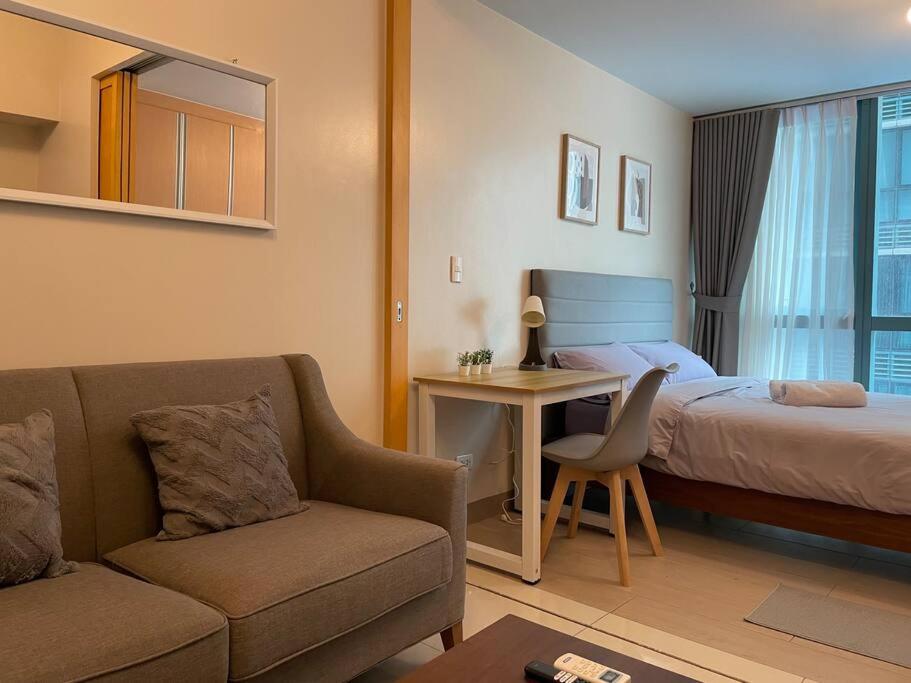 Cozy 1 BR One Uptown Residences BGC photo 3