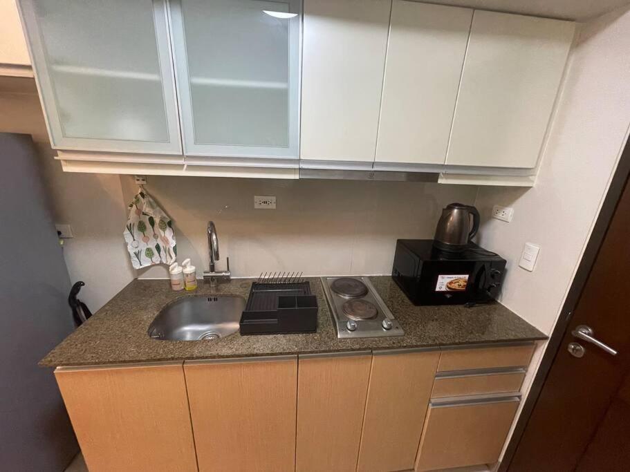 Cozy 1 BR One Uptown Residences BGC photo 5