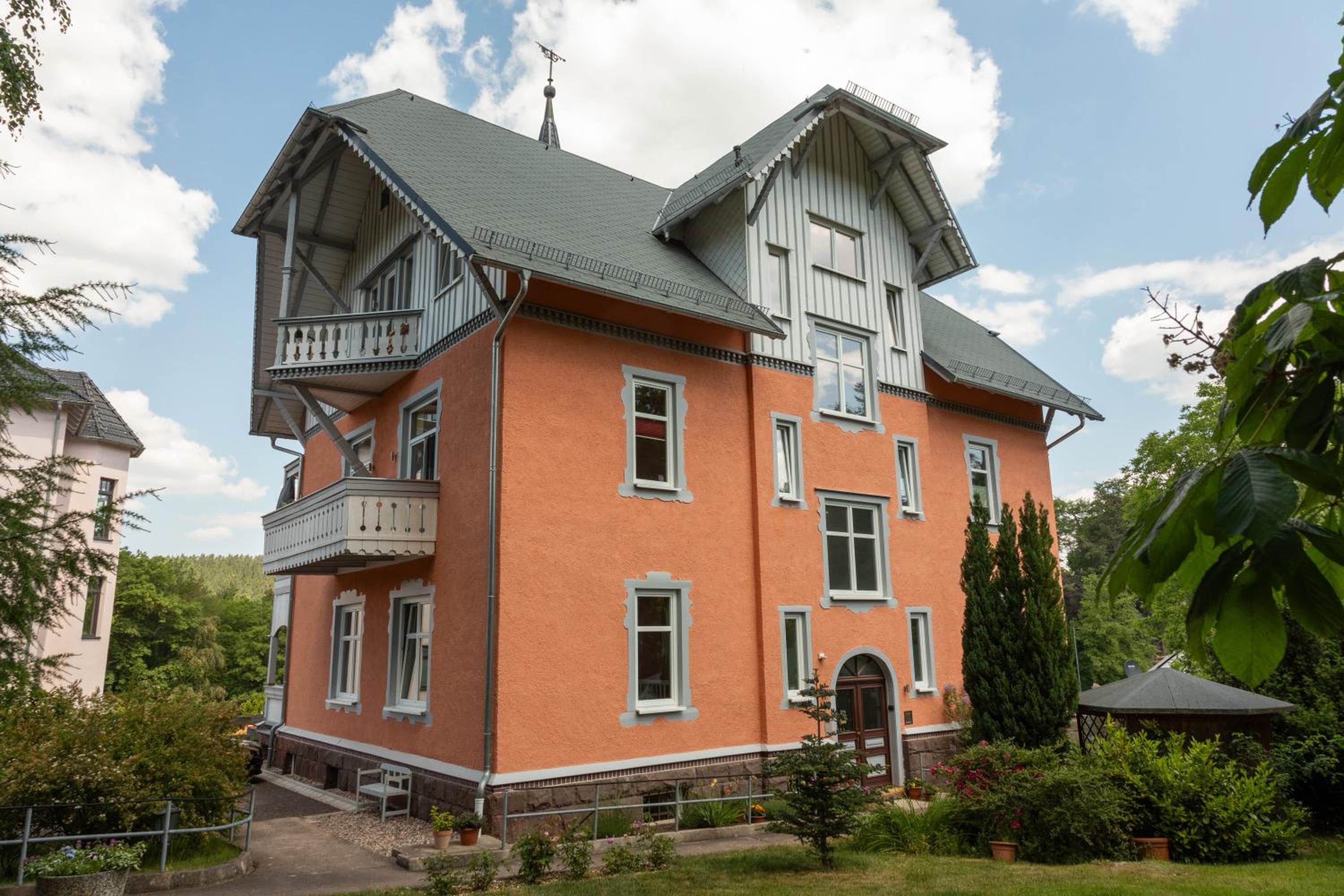 Moderne Ferienwohnung in alter Villa