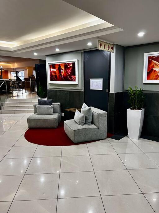 Neat and cozy apartment in central Rosebank with unlimited Wi-Fi and backup power