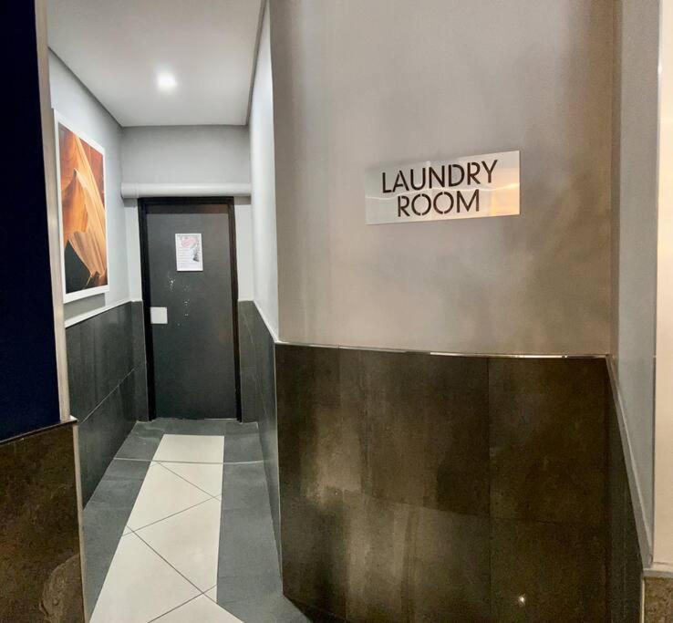 Neat and cozy apartment in central Rosebank with unlimited Wi-Fi and backup power