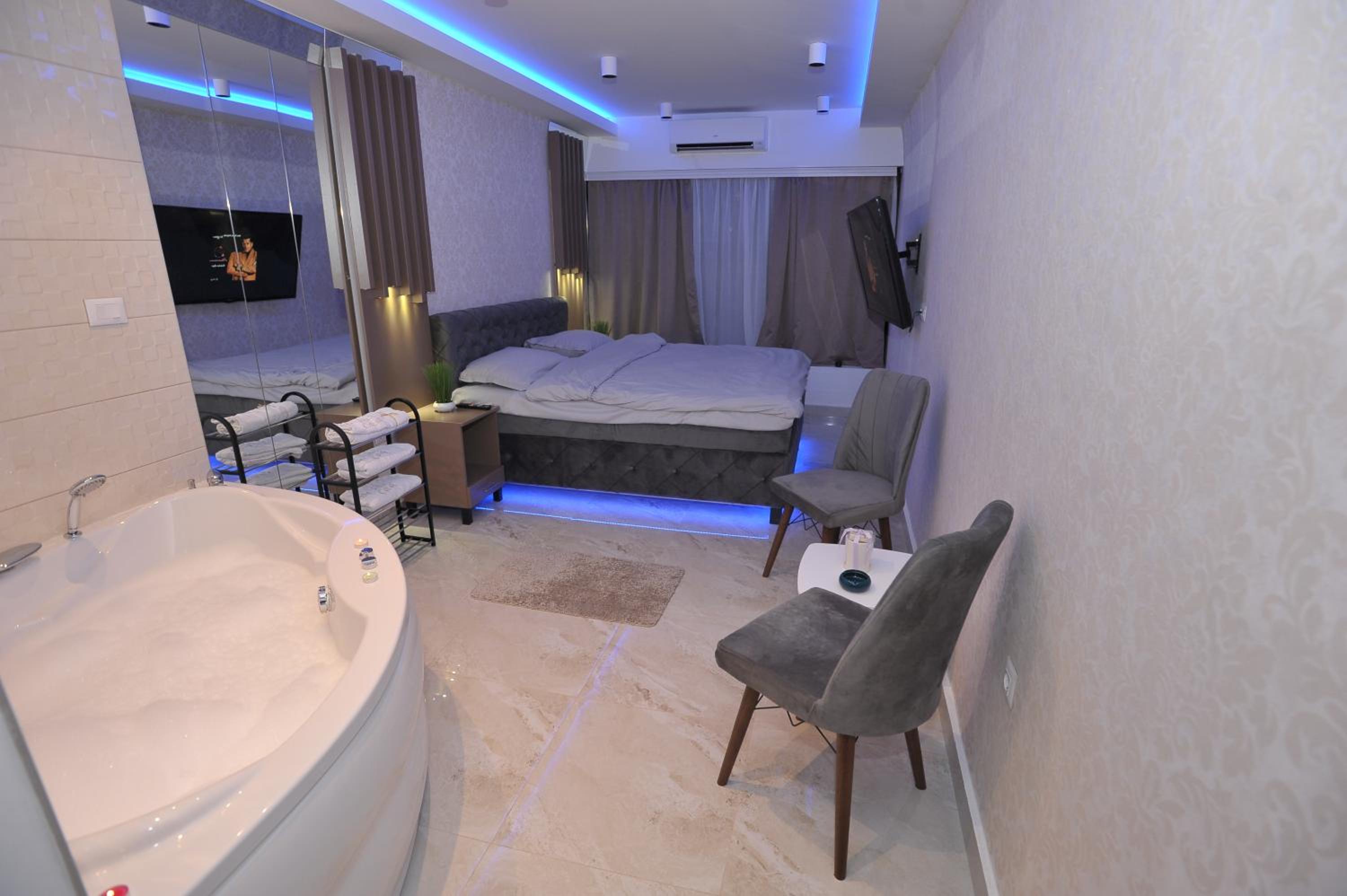 Jacuzzi Apartman De Lux - Cacak view 2