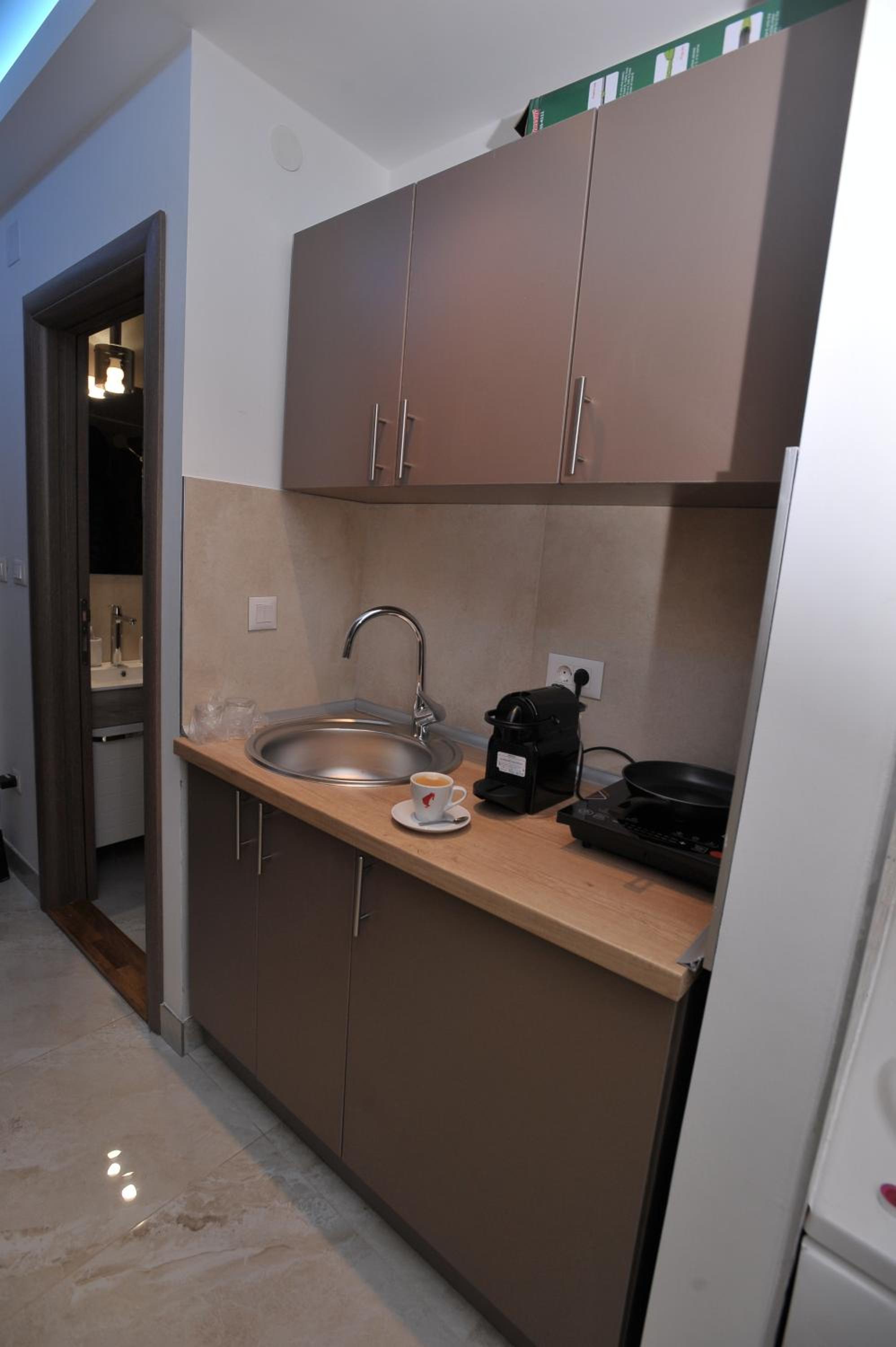 Jacuzzi Apartman De Lux - Cacak view 5