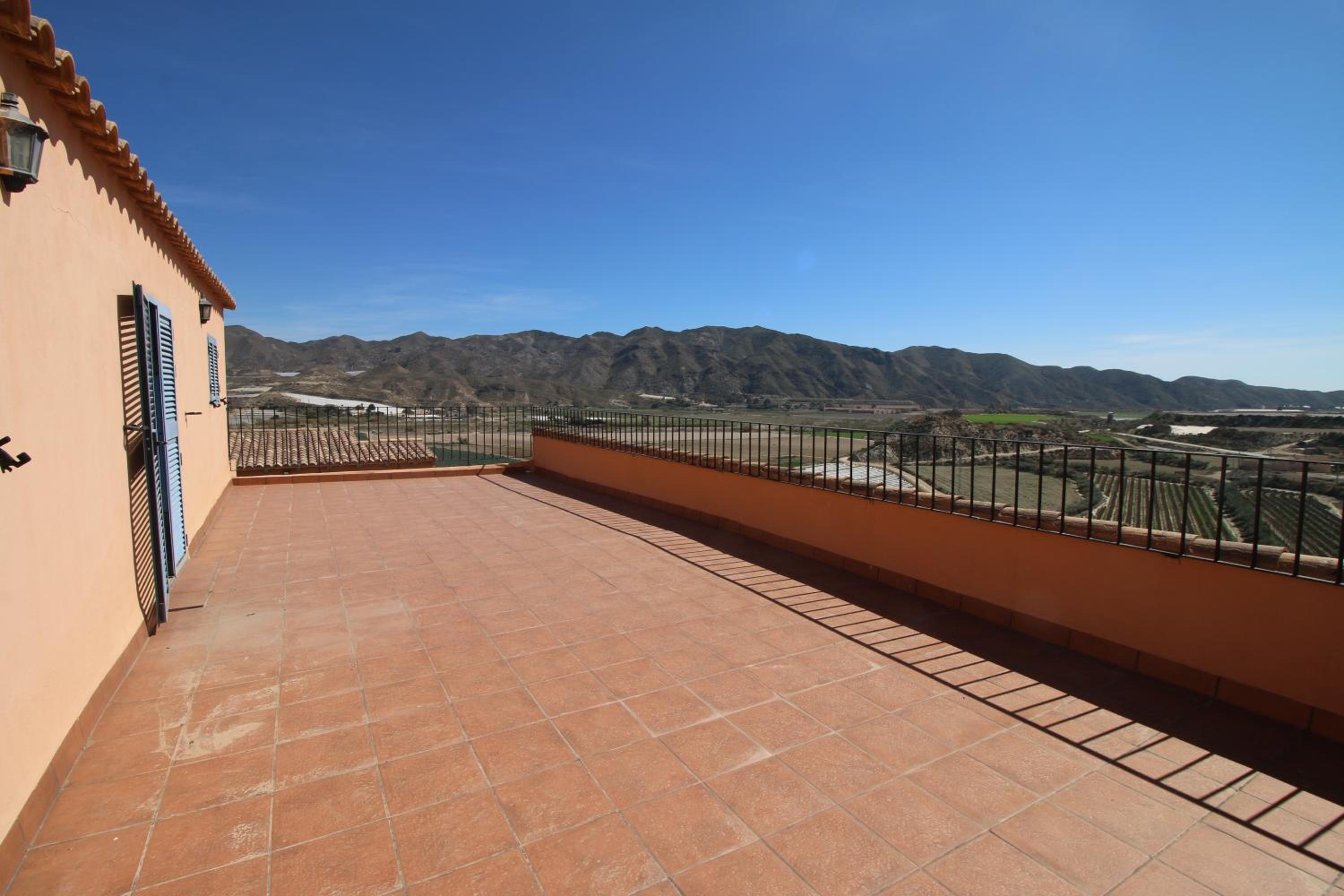 RA694 Casa con piscina de 4 dormitorios view 2
