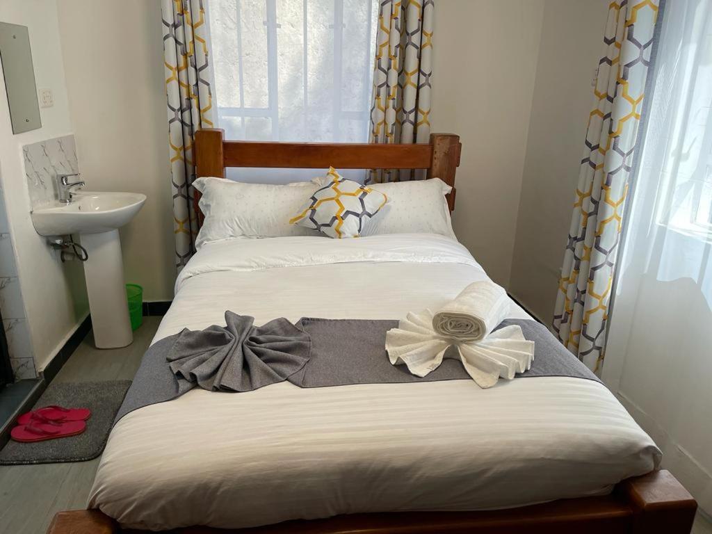 Chazil Hse AIRBNB 2BEDROOM APARTMENT view 5