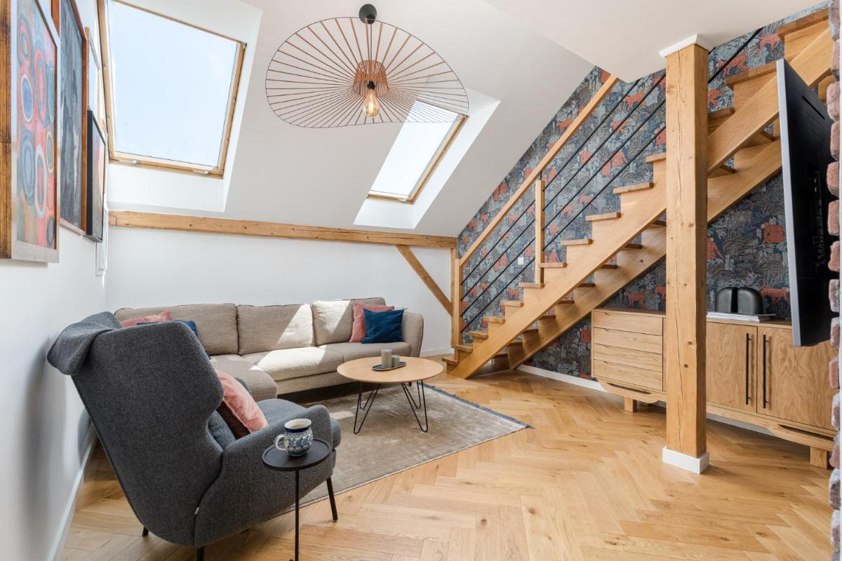 Luxury apartment in a truly PERFECT location view 3