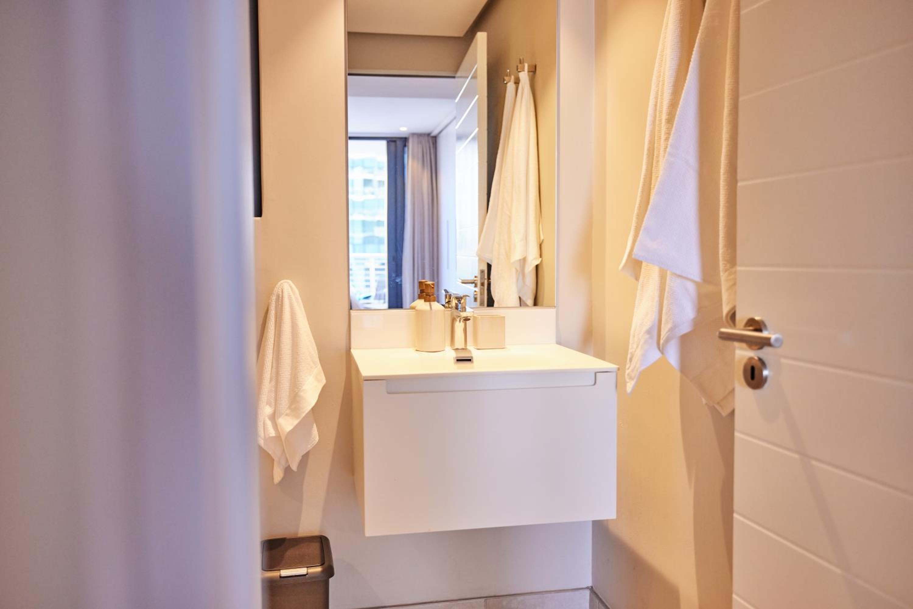 Stunning 12th floor apartment with private balcony at 16onBree