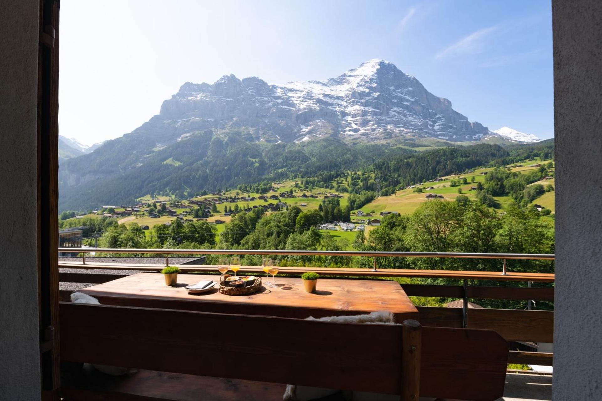 The Eiger Express Apartment - GRINDELHOMES