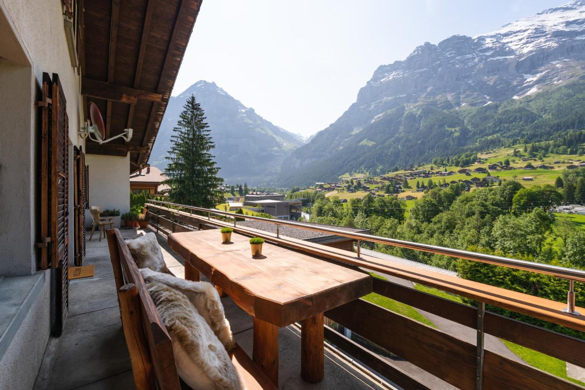 The Eiger Express Apartment - GRINDELHOMES