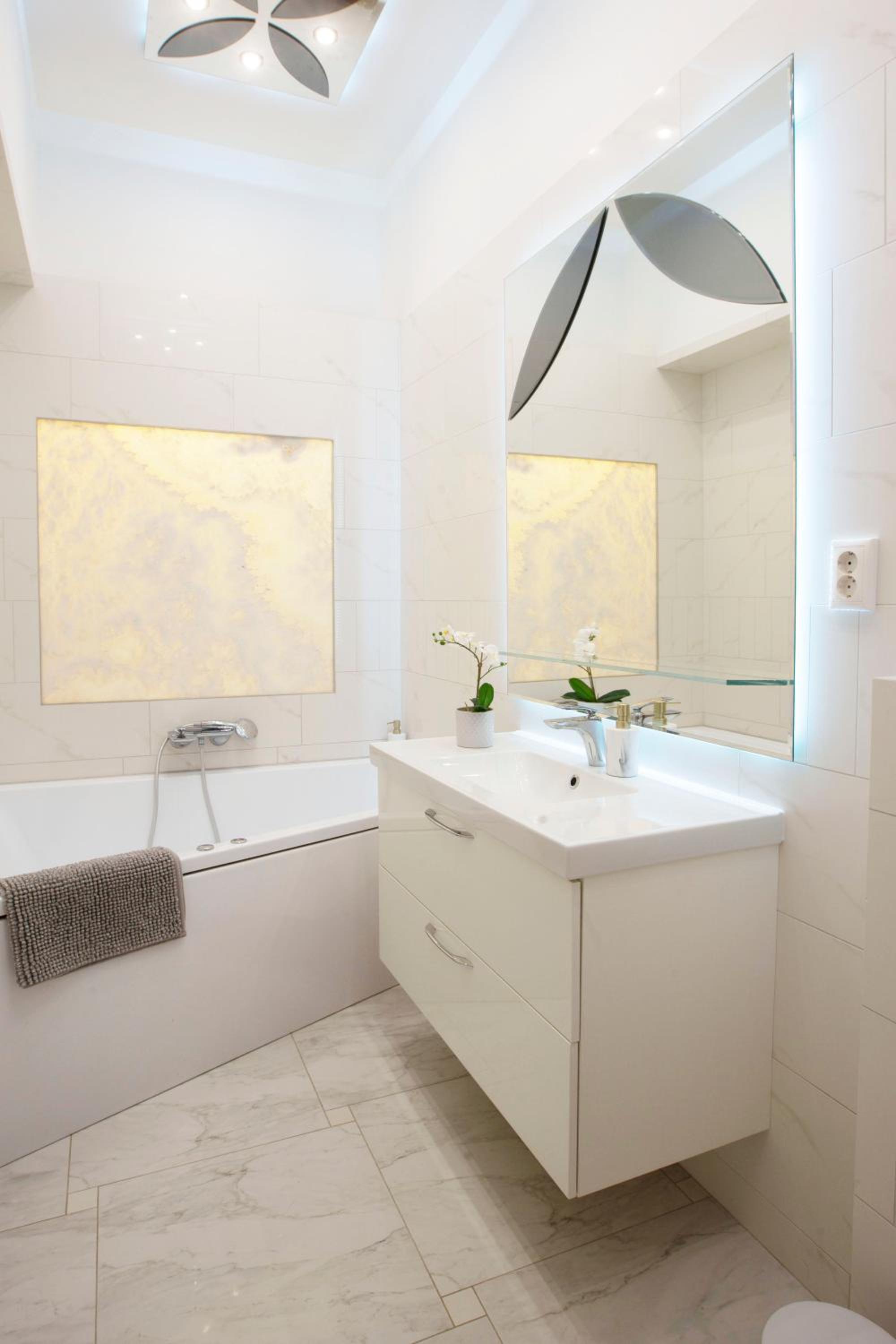 Luxurious Central Apartment next to the Danube River view 2