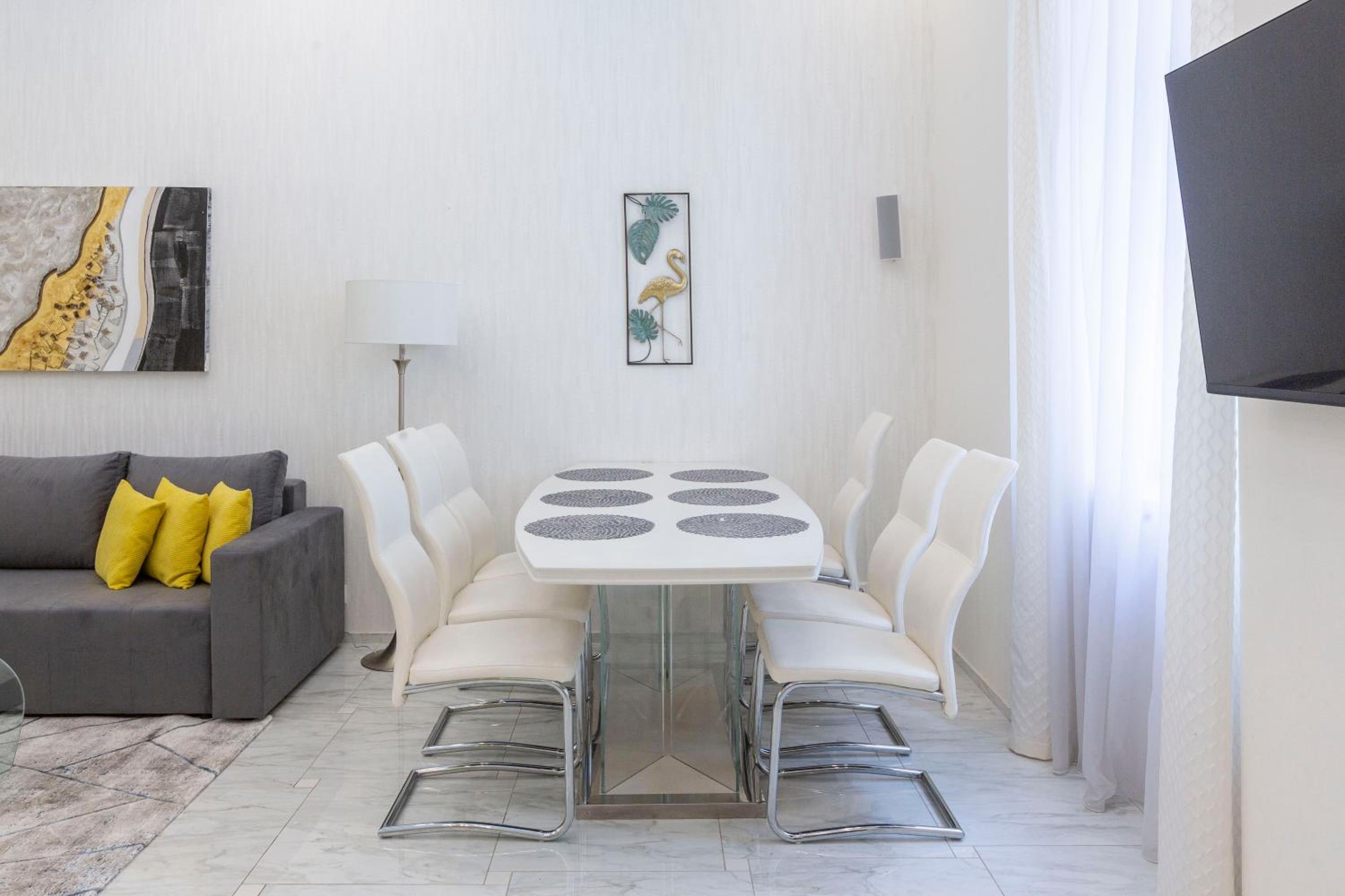 Luxurious Central Apartment next to the Danube River view 5