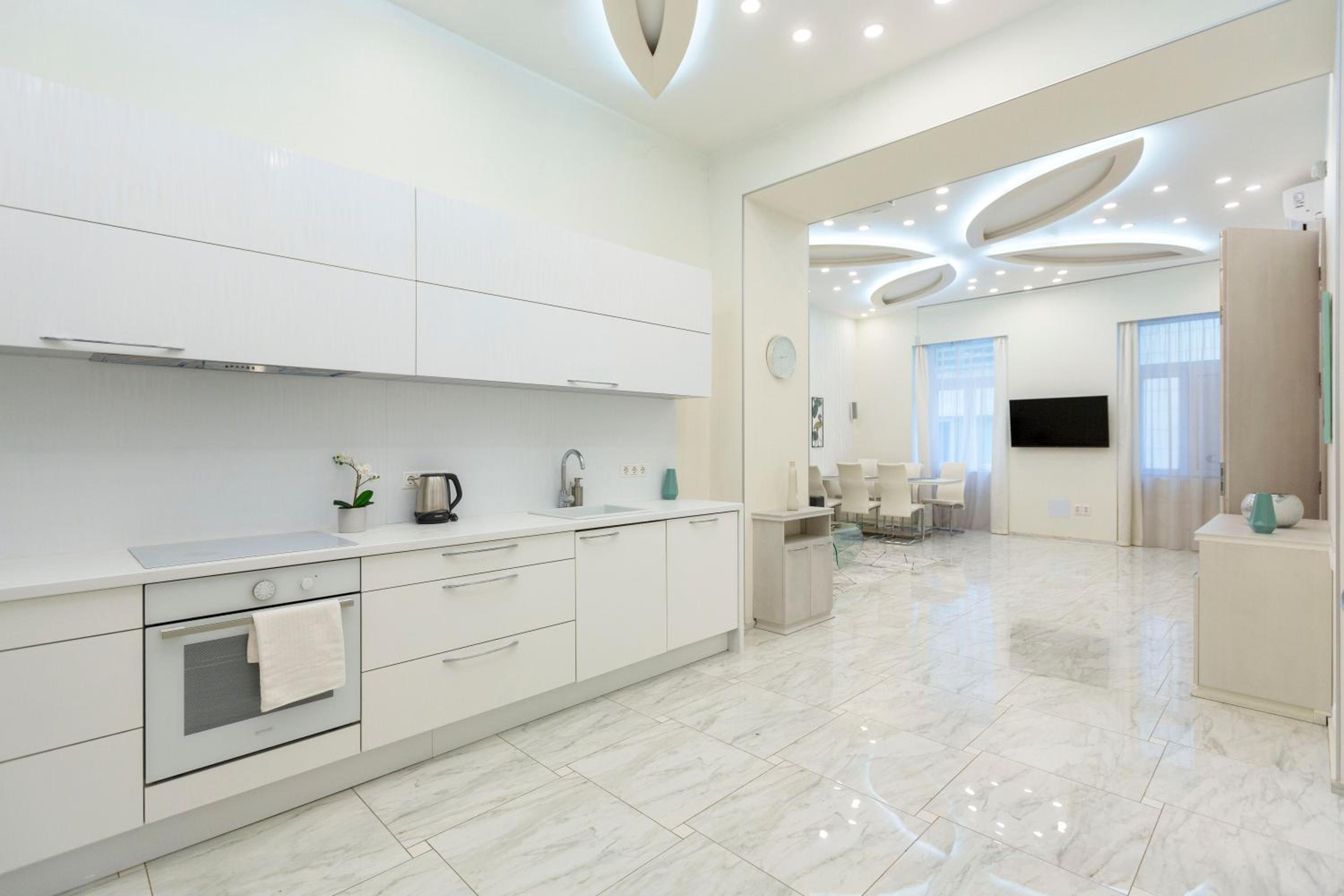 Luxurious Central Apartment next to the Danube River view 4