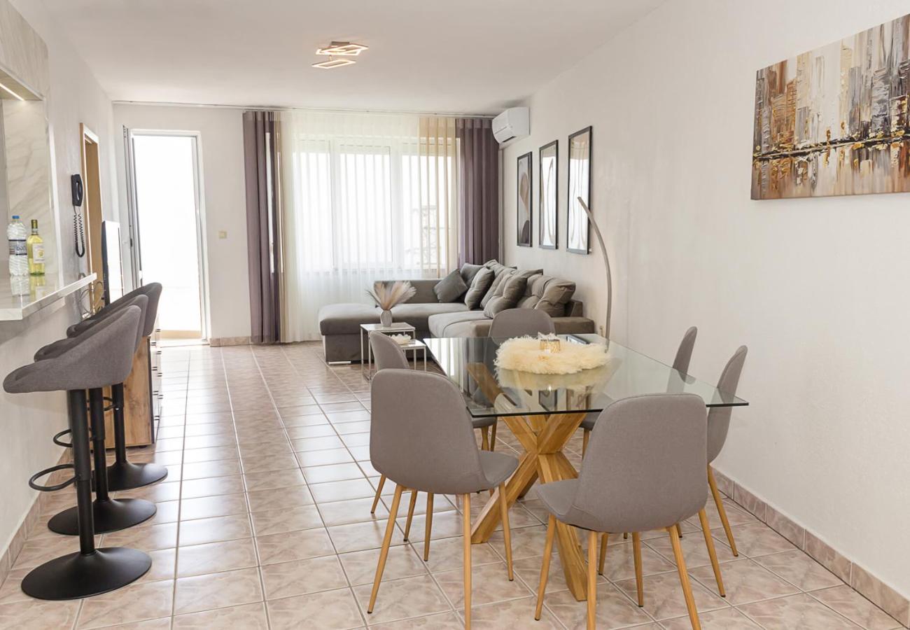 Two Identical Designer 2BD Flats with Sea View in Balchik by Flat Mаnager