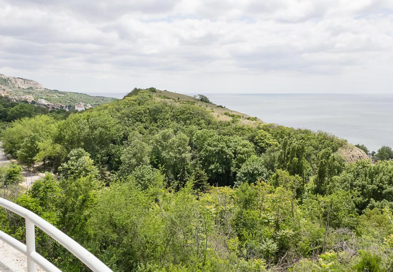 Two Identical Designer 2BD Flats with Sea View in Balchik by Flat Mаnager
