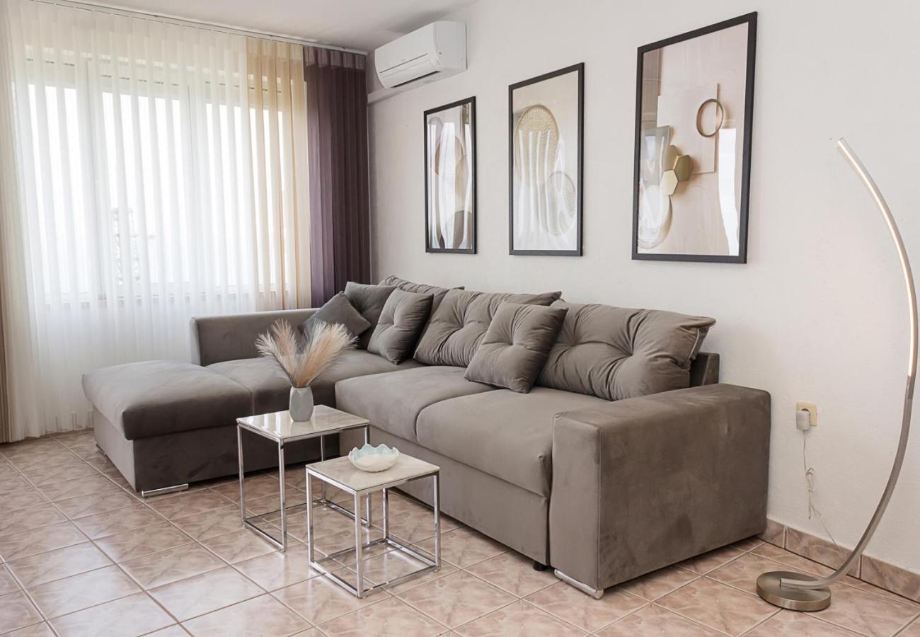 Two Identical Designer 2BD Flats with Sea View in Balchik by Flat Mаnager