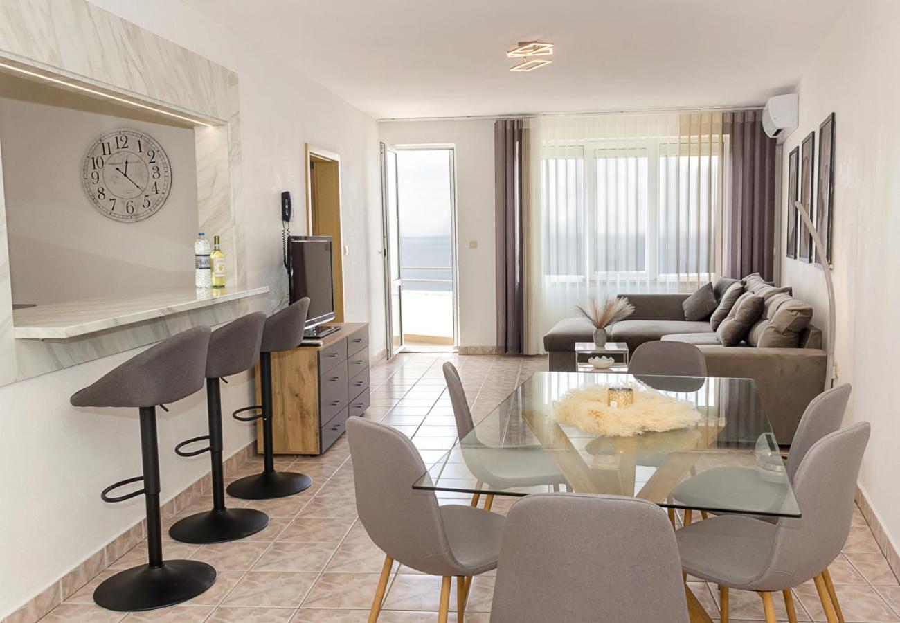 Two Identical Designer 2BD Flats with Sea View in Balchik by Flat Mаnager