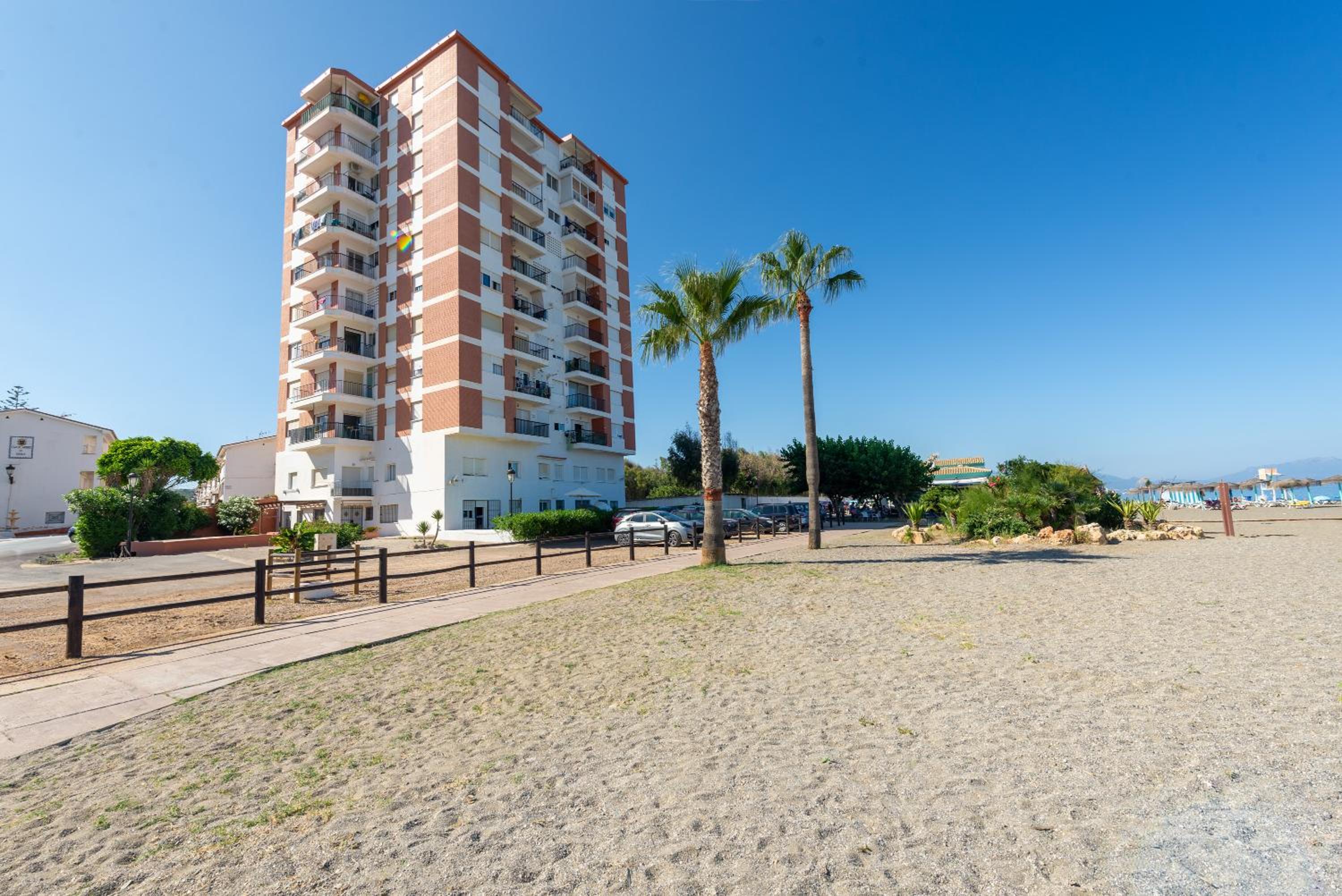 Primera linea de playa Sabinillas