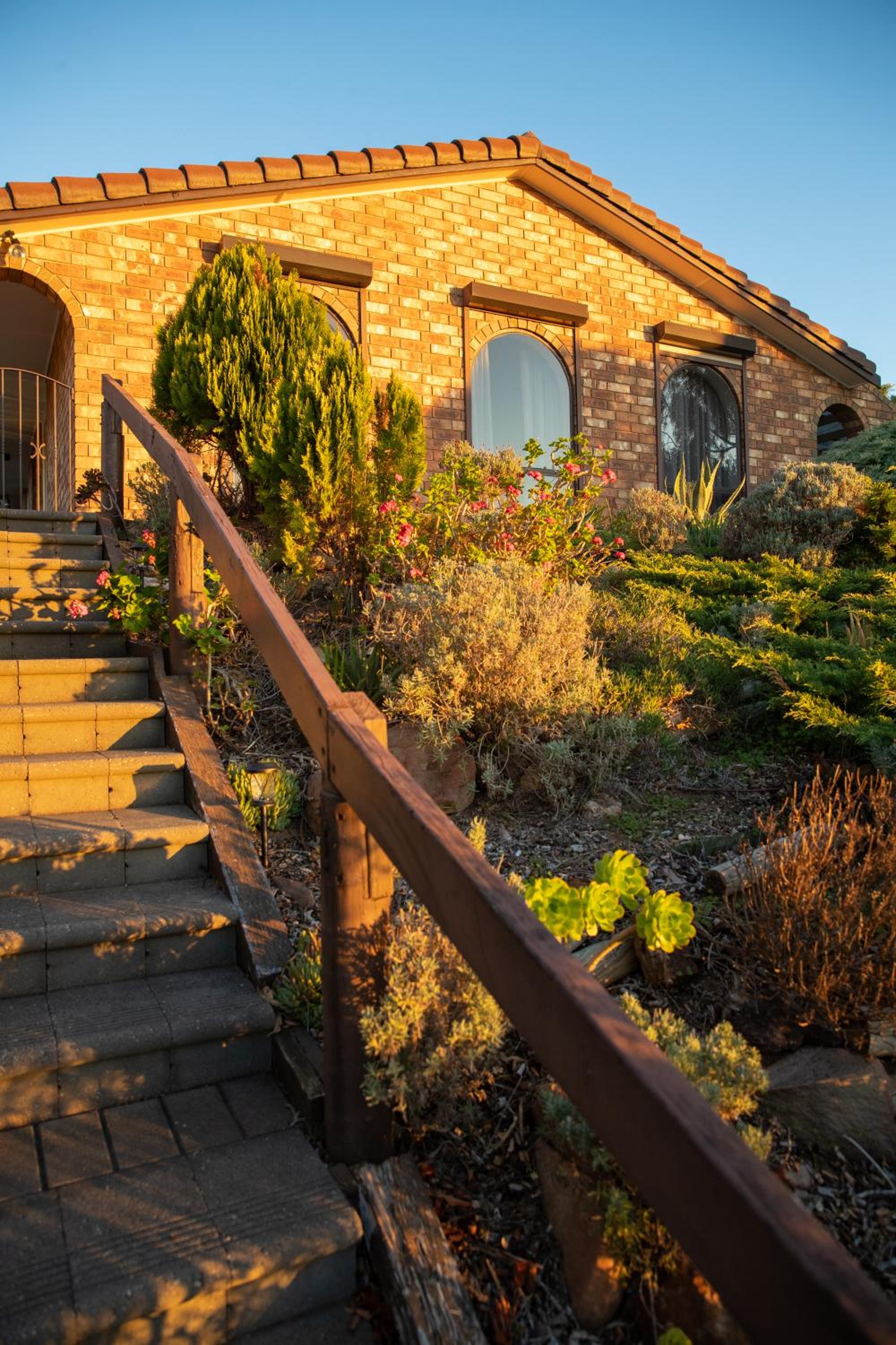 Hallett Cove Garden House with Ocean Sunset