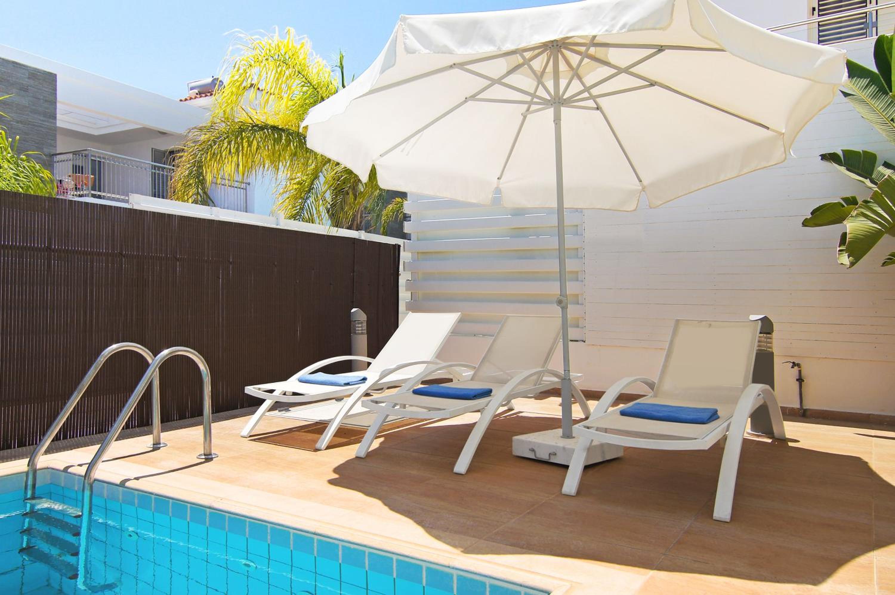 Villa Adonia - 30m from Pernera Beach