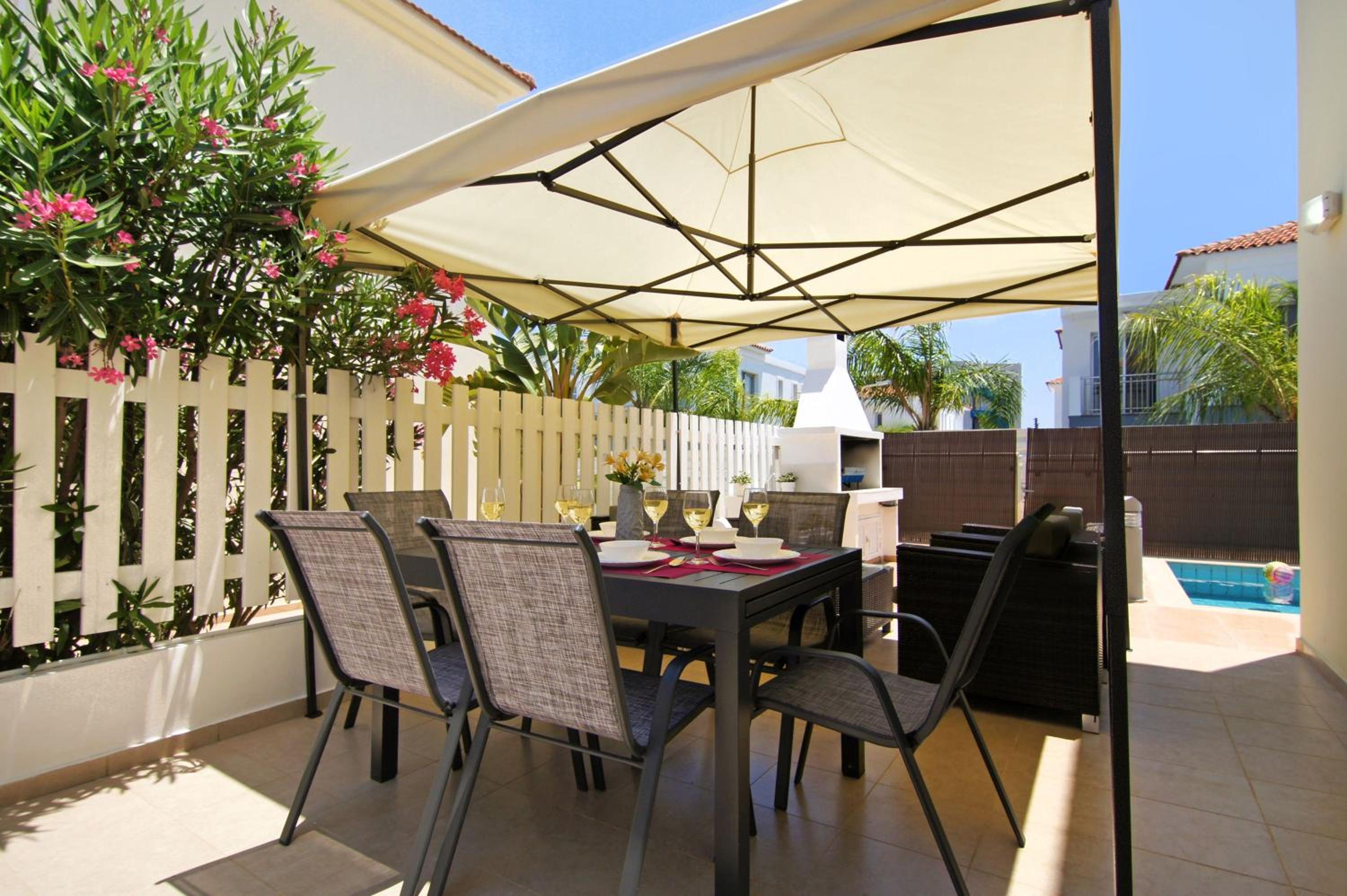 Villa Adonia - 30m from Pernera Beach