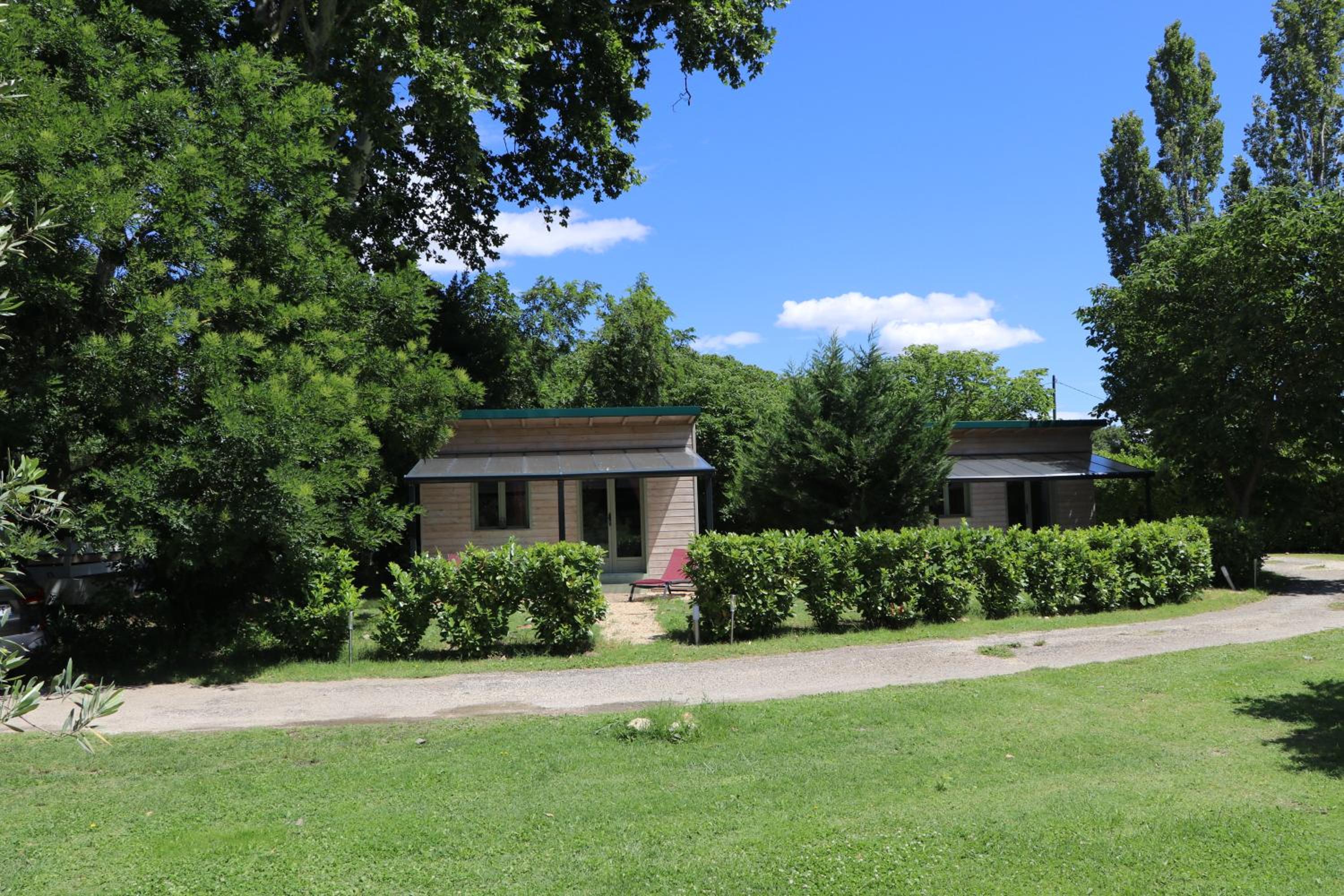 Le Mas des Cerisiers JACUZZI et SAUNA inclus pour tous les logements