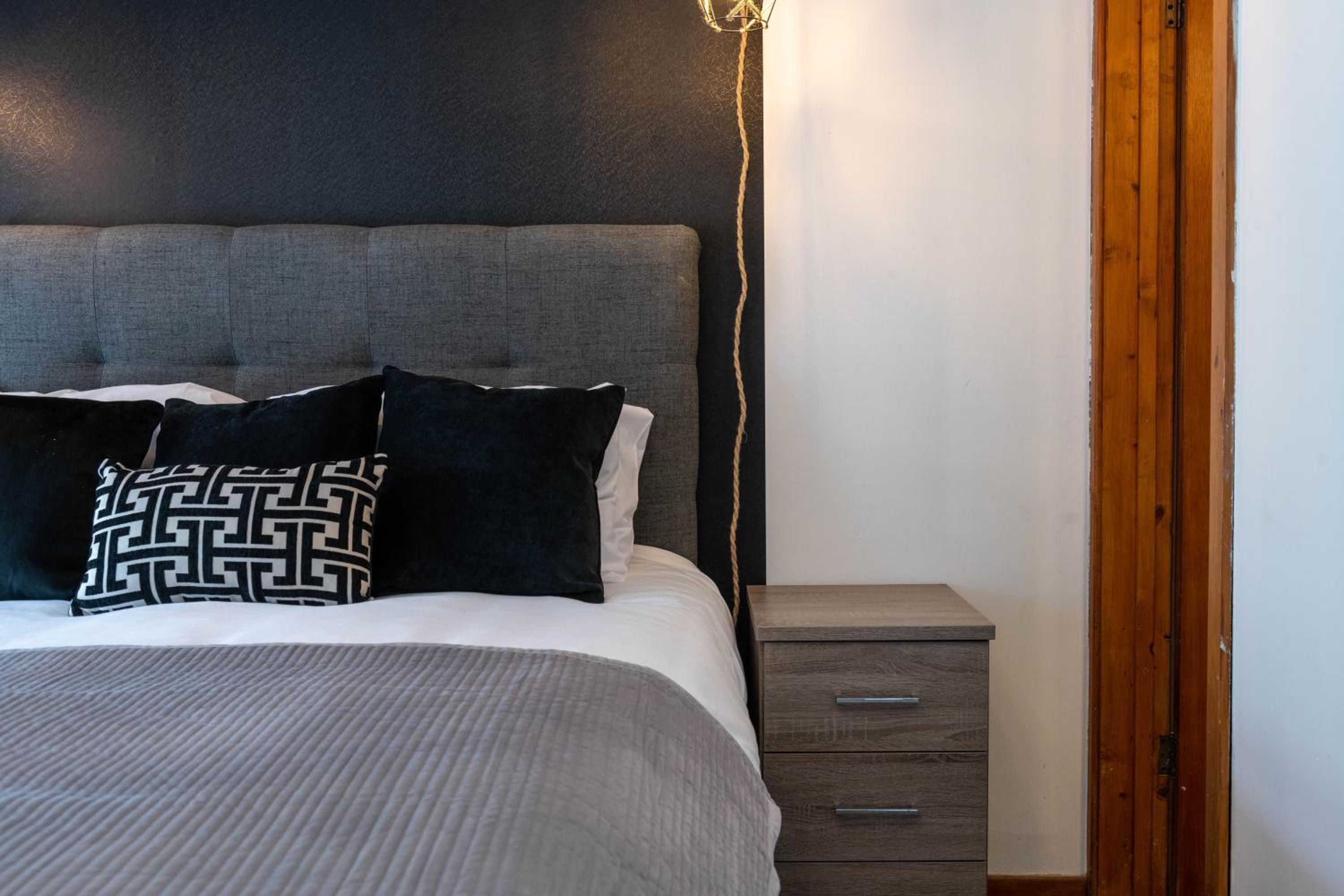 New Lodge Rooms- with Free Parking