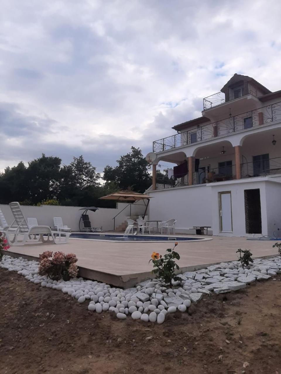 Villa Guesthouse Luna view 2