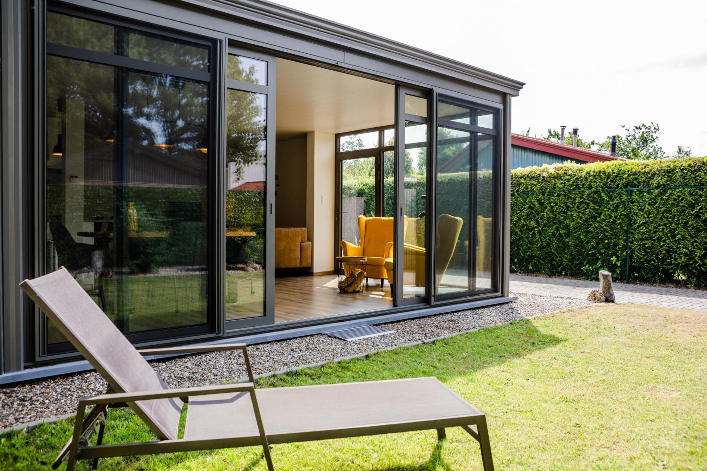Vakantiewoning op steenworp afstand van strand en havens view 2