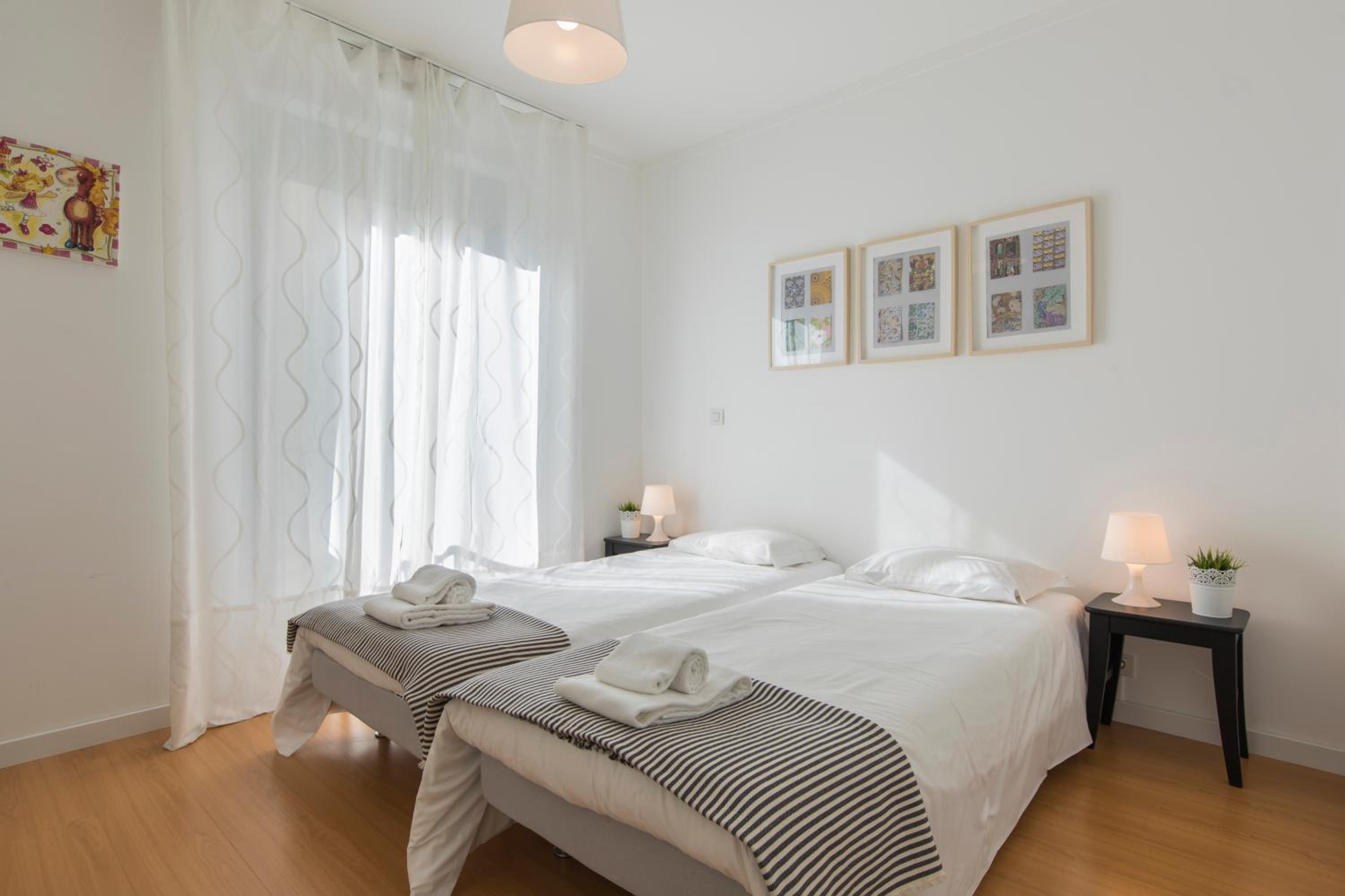 014 A - Charming Apartment in Lisbon Center with Garage view 3