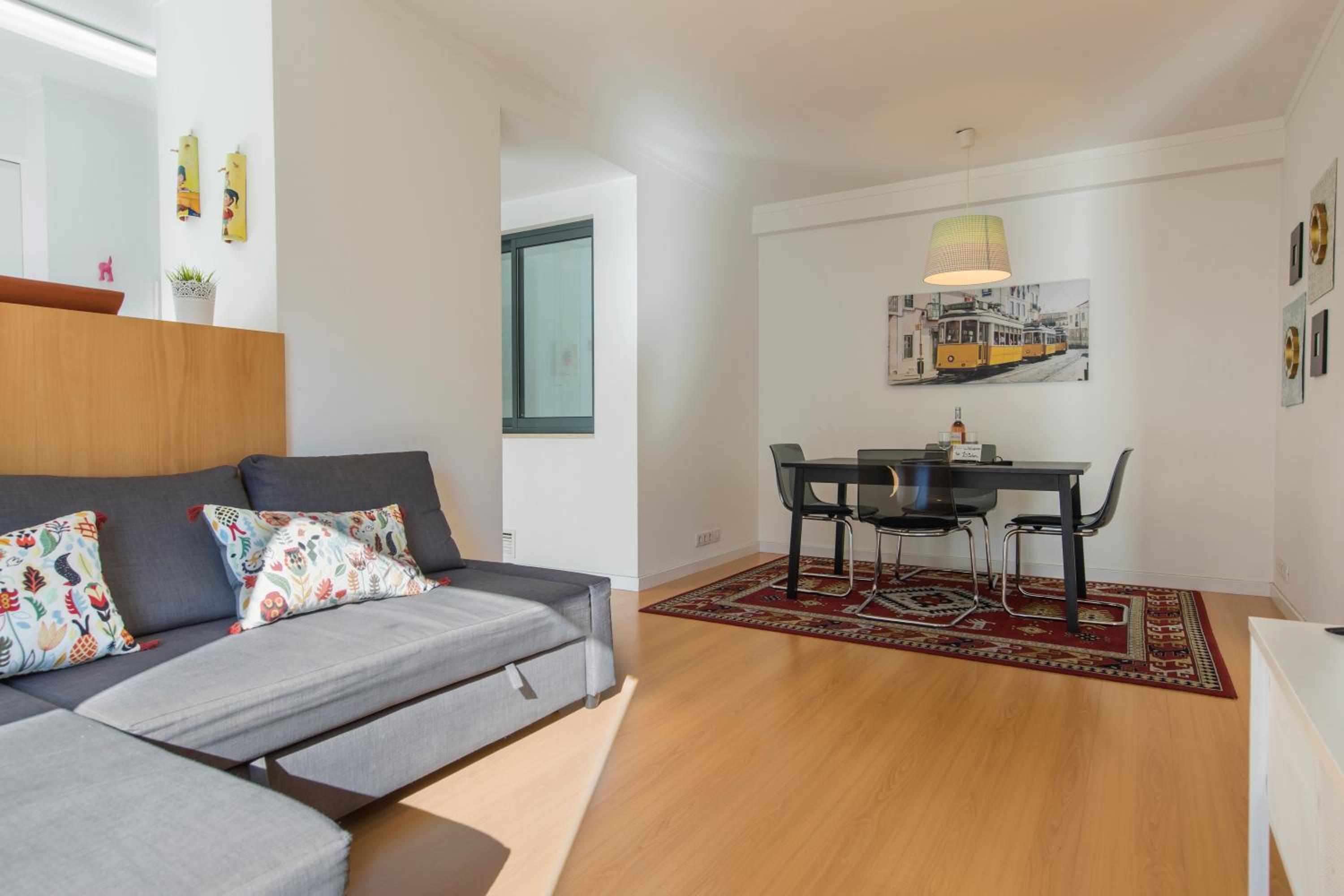 014 A - Charming Apartment in Lisbon Center with Garage view 2