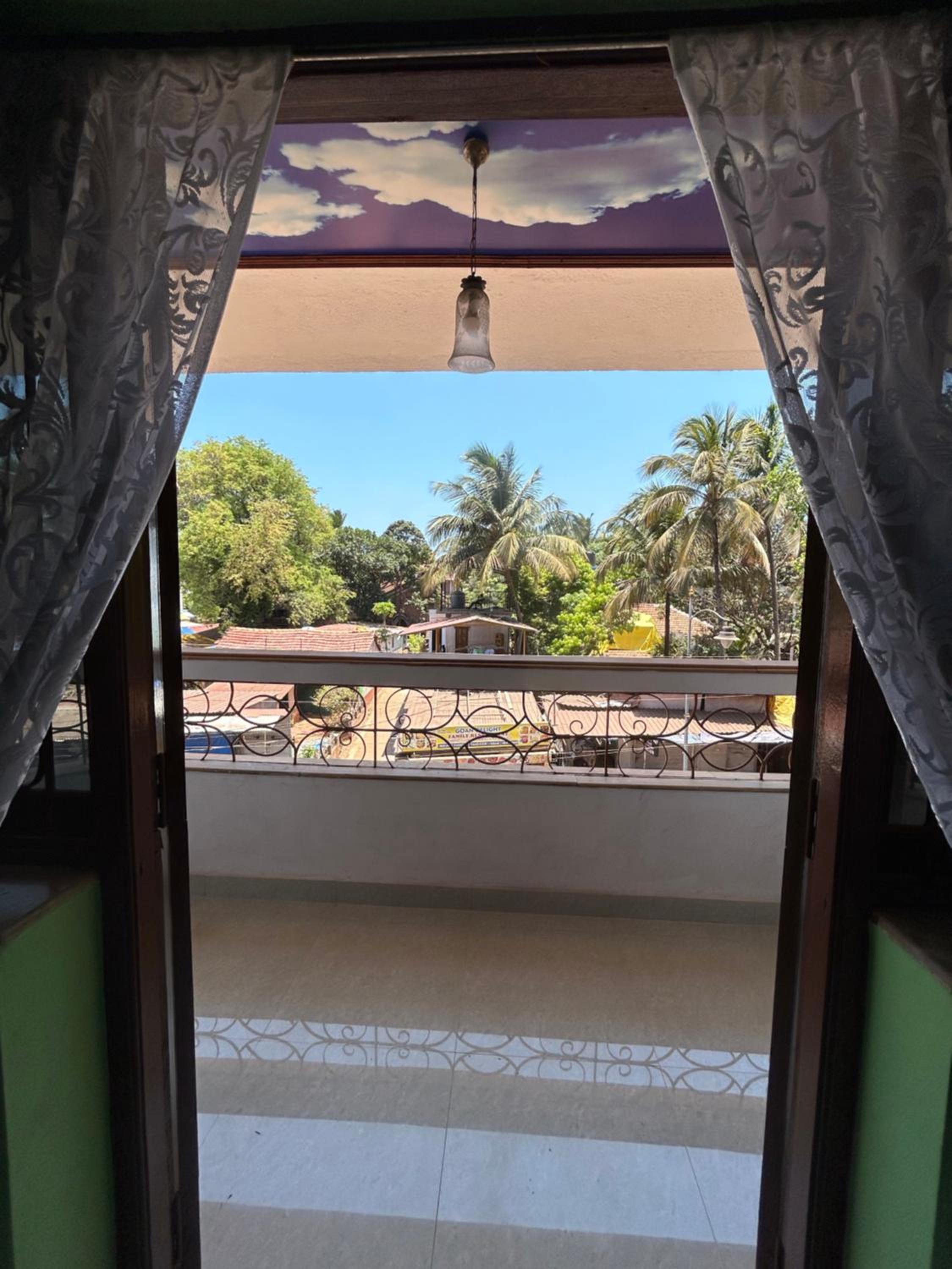 LUCY DORES GUEST HOUSE