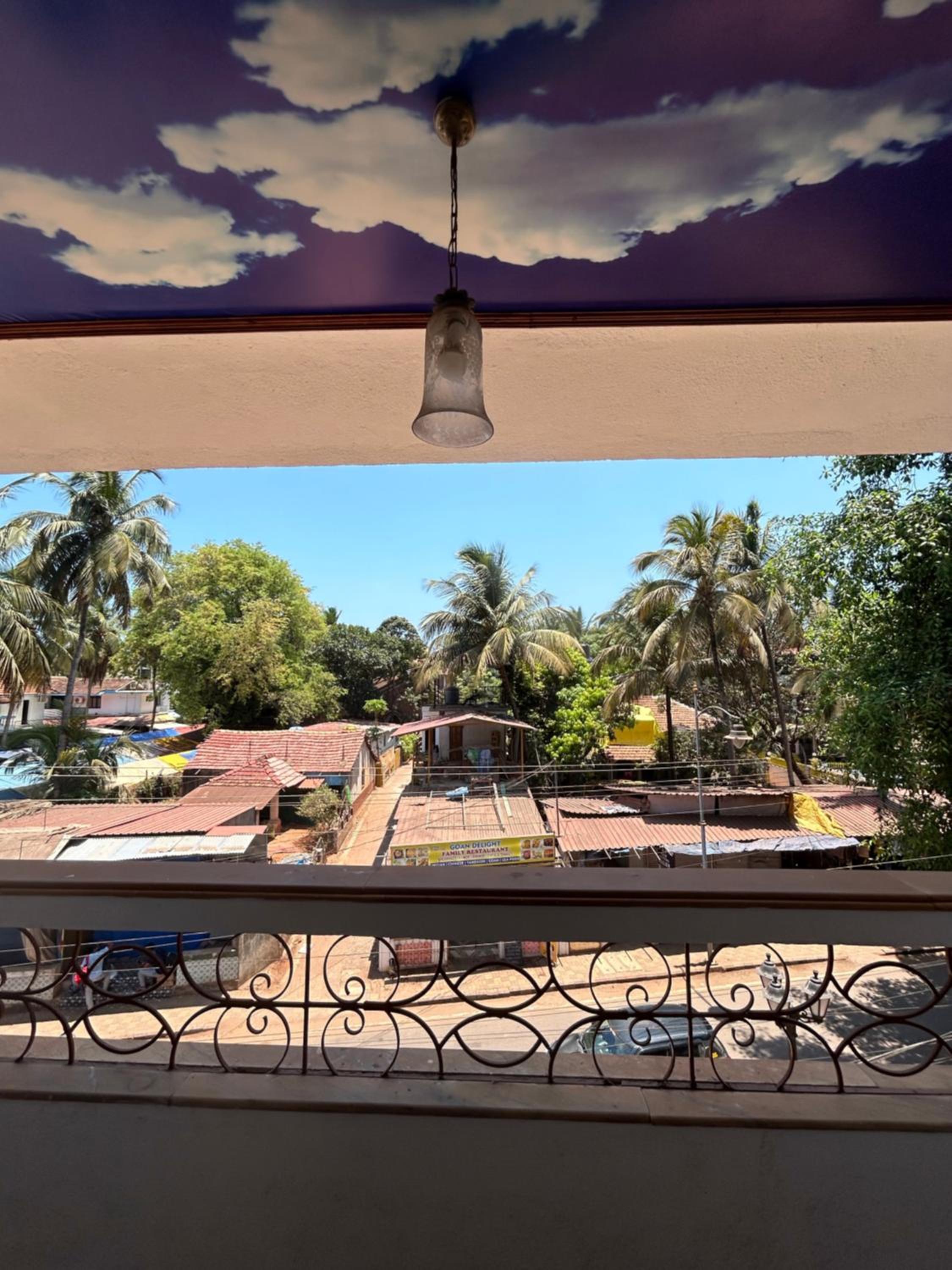 LUCY DORES GUEST HOUSE