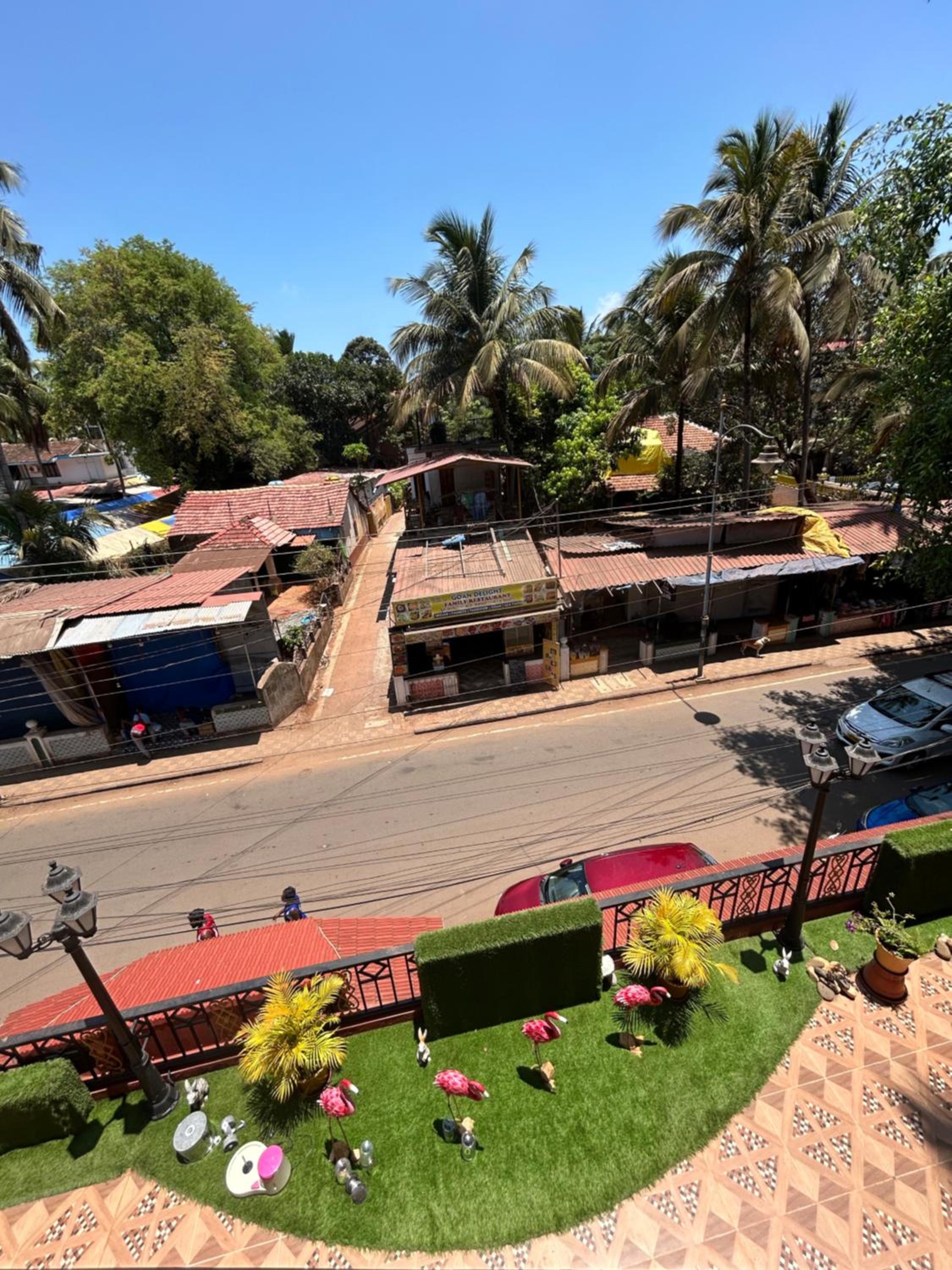 LUCY DORES GUEST HOUSE