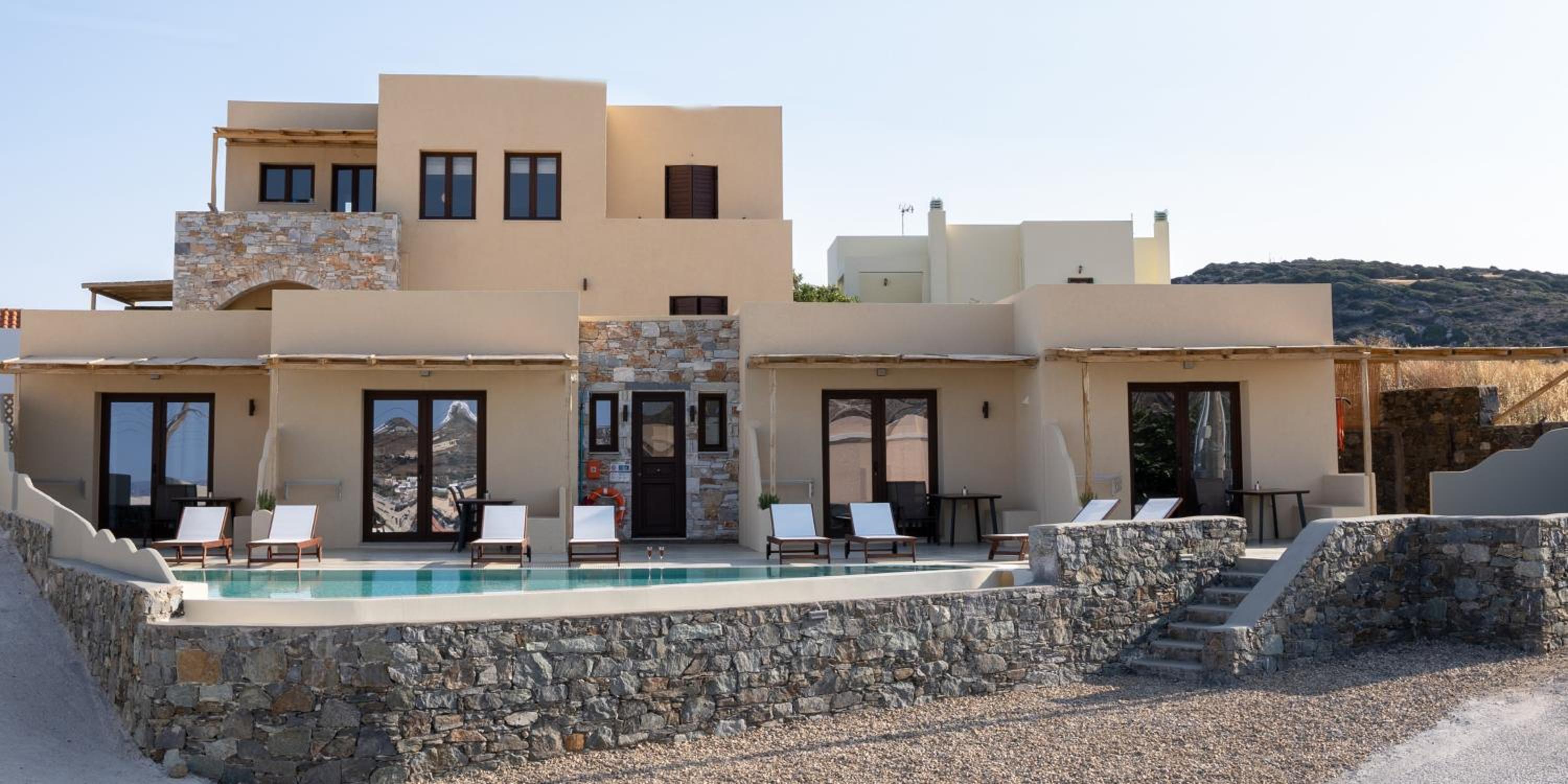 Hotel DIPOLIS luxury apartments Syros - Image 1