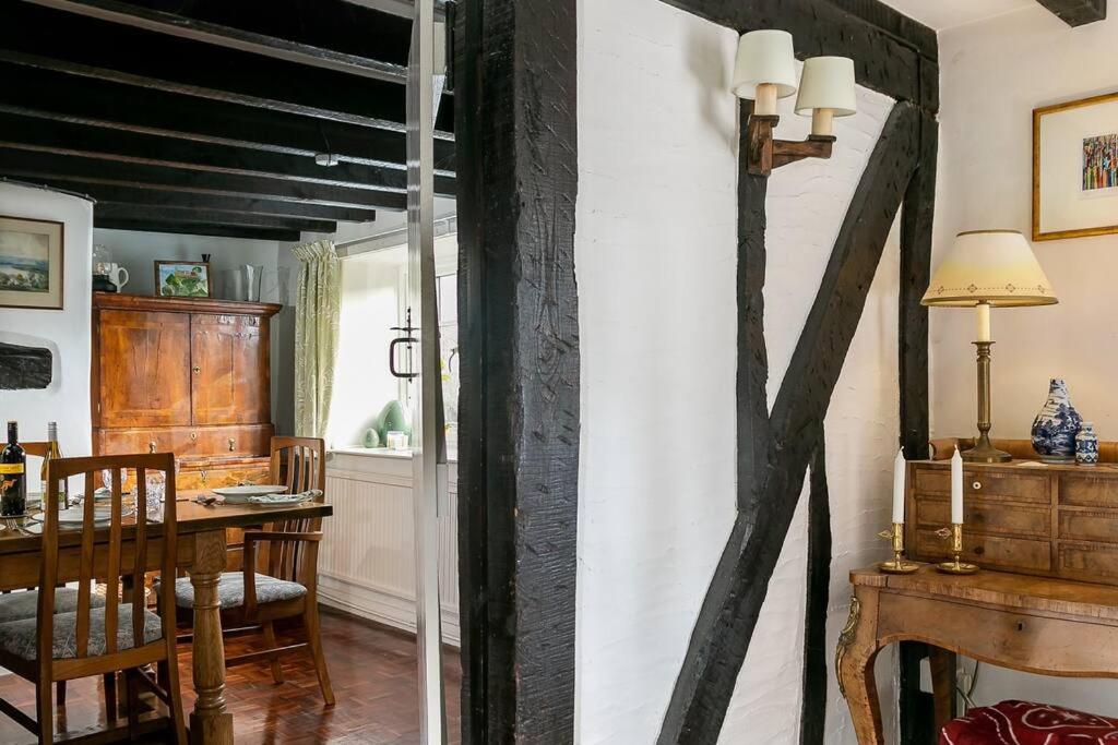 Charming Country House close to Oxford + Woodstock view 2