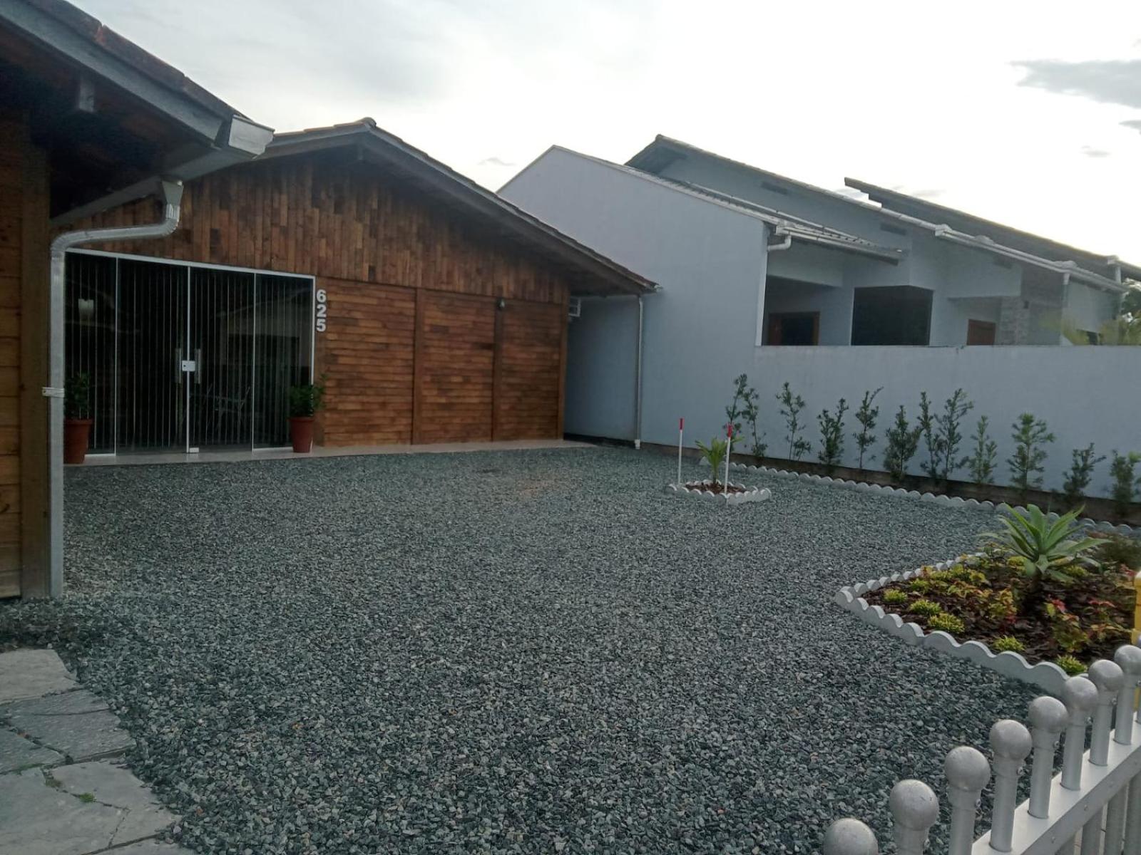 Casa 600mt da praia, com 3 quartos sendo 2 suites Gravatá