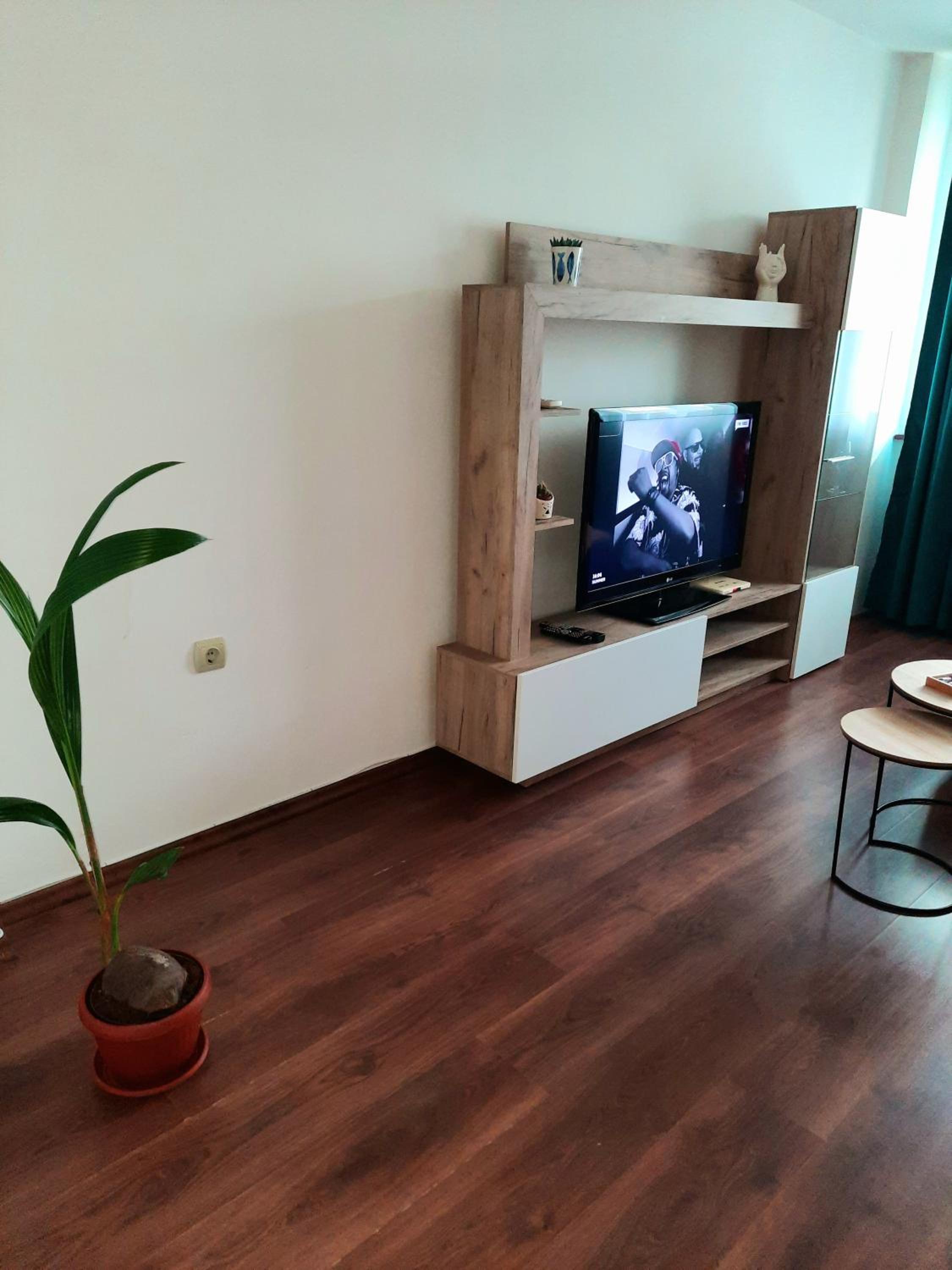 Eleny home