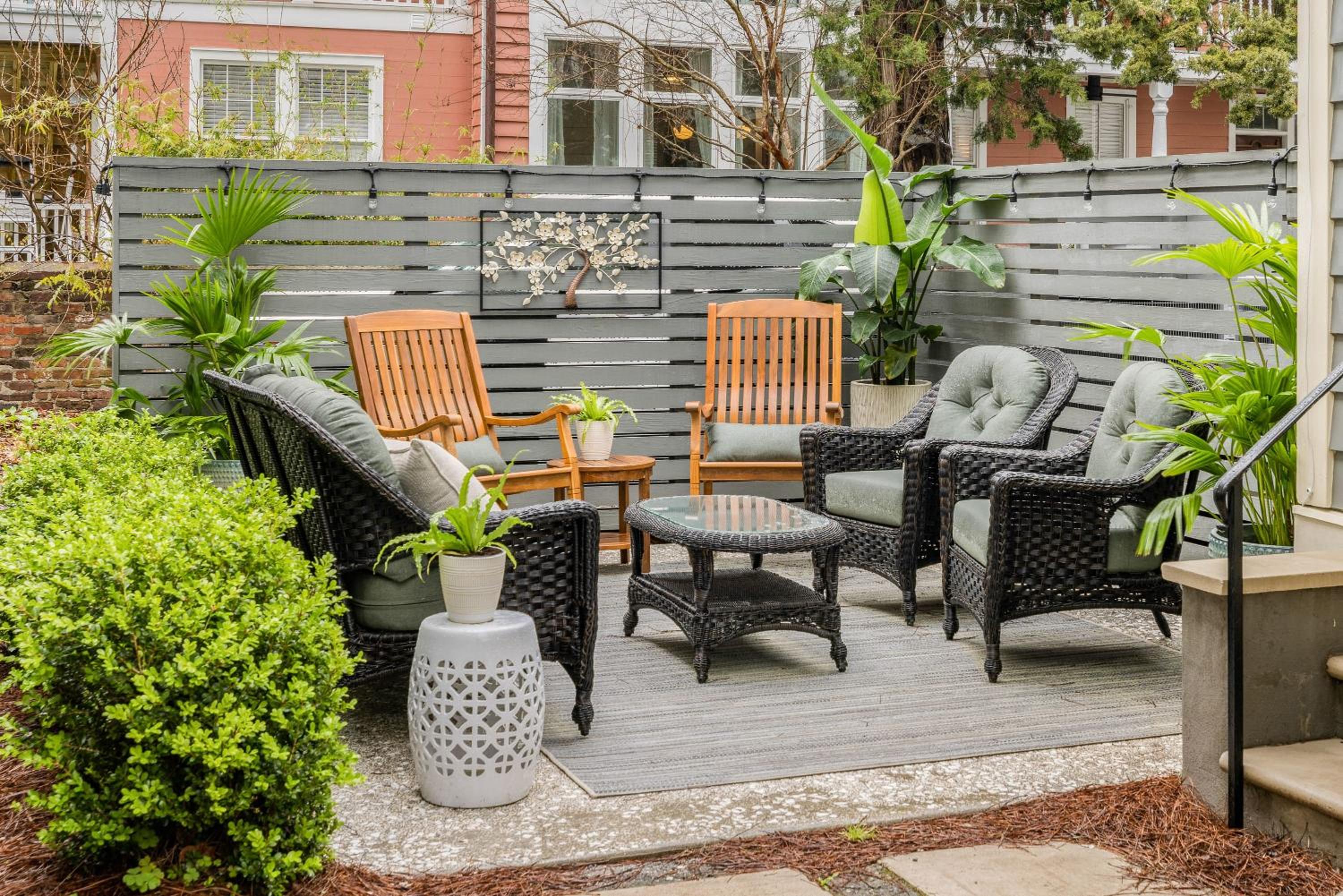 Patio Porches and Parking - 2 Blocks to King view 3